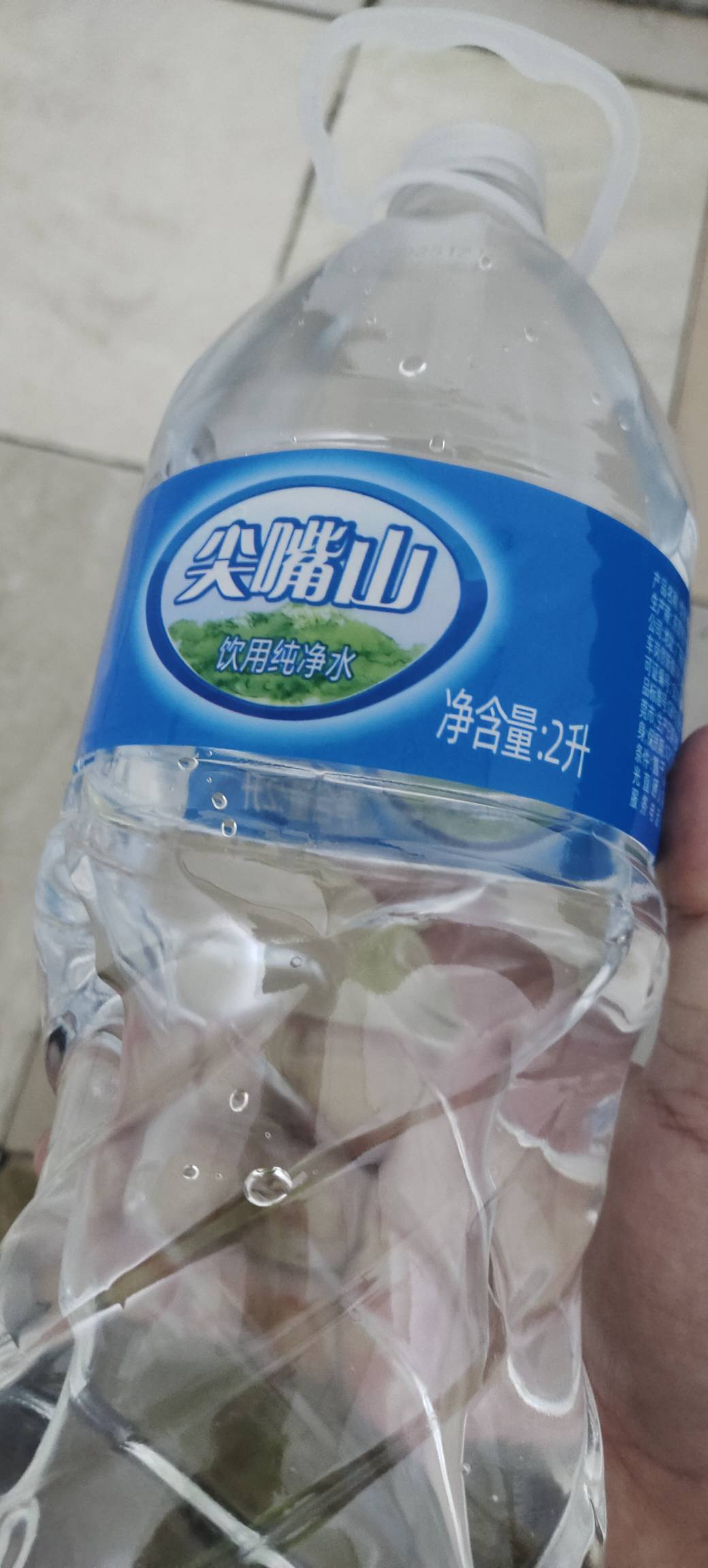 朋友请吃3包那个什么鱼排，是真的辣，搞了瓶水回来框框喝，差点辣的扛不住了，现在小71 / 作者:扛不住了老哥们 / 