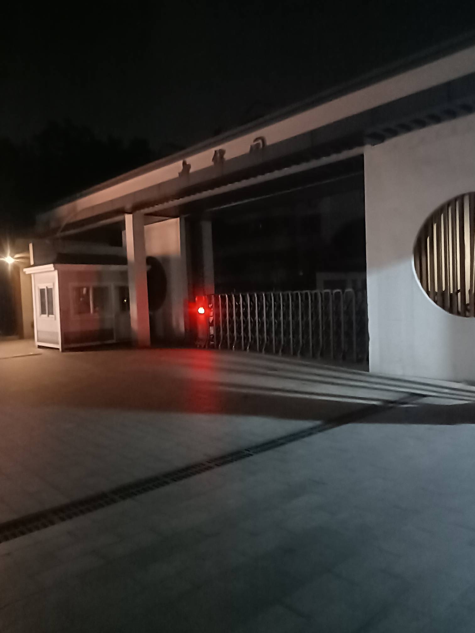 在这里，请吃早餐，近的赶紧过来，天亮我就走了，别这那的，这不是你们操心的事


70 / 作者:大长虫虫 / 