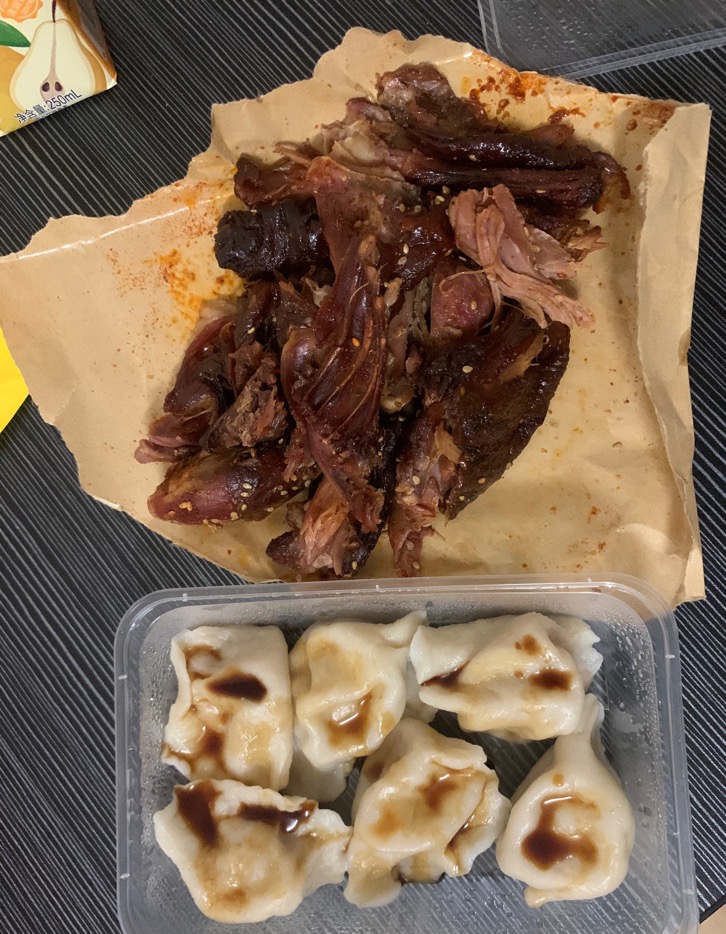 吃上了 老哥们 烤鸭 一块么

66 / 作者:小鬼是魔鬼 / 