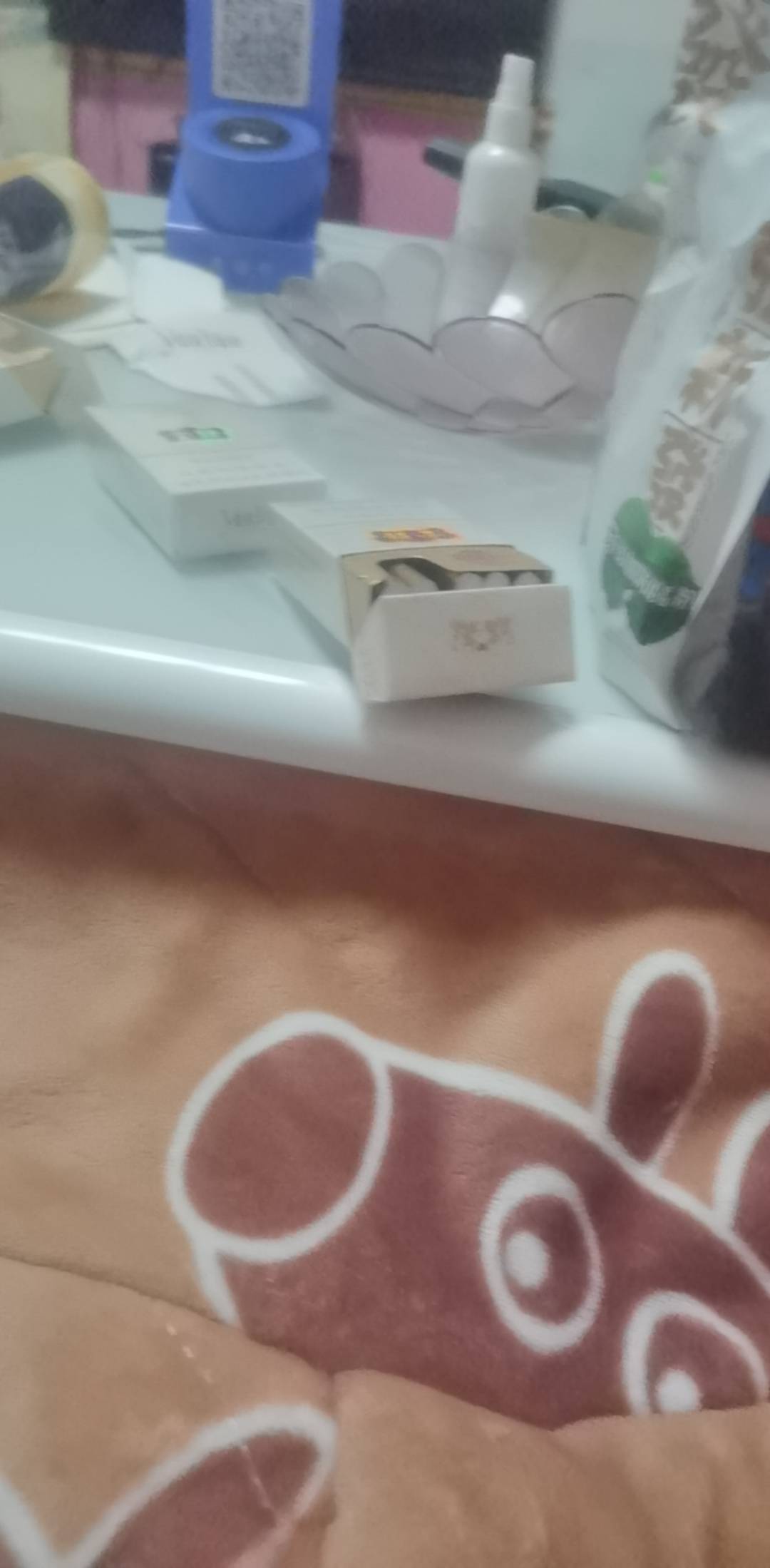 每天两包烟30槟榔25饮料8电费10早餐10，这么没毛这个月又得借钱，能省的最多是不吃槟69 / 作者:红红红花 / 