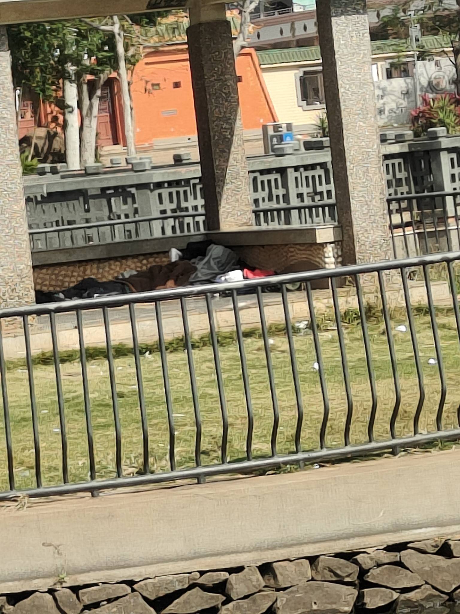 哪位老哥

11 / 作者:天天向上！ / 