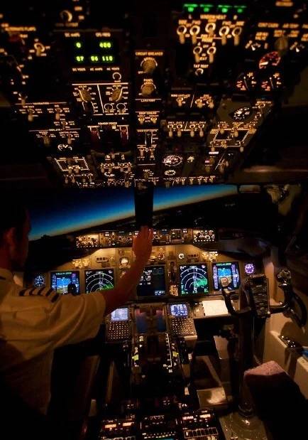 老哥们0352山西大同的电话是银河证券的电话吗，打了2个没接到

80 / 作者:昼夜寻觅 / 