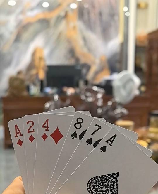 刚睡醒，什么毛？10块钱把老哥们急得团团转

4 / 作者:澳村还我奔驰E / 