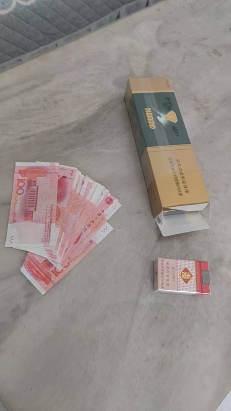 老哥们，快发毛，要不然这点库存怕是到不了年底吧

25 / 作者:卡农话事人 / 