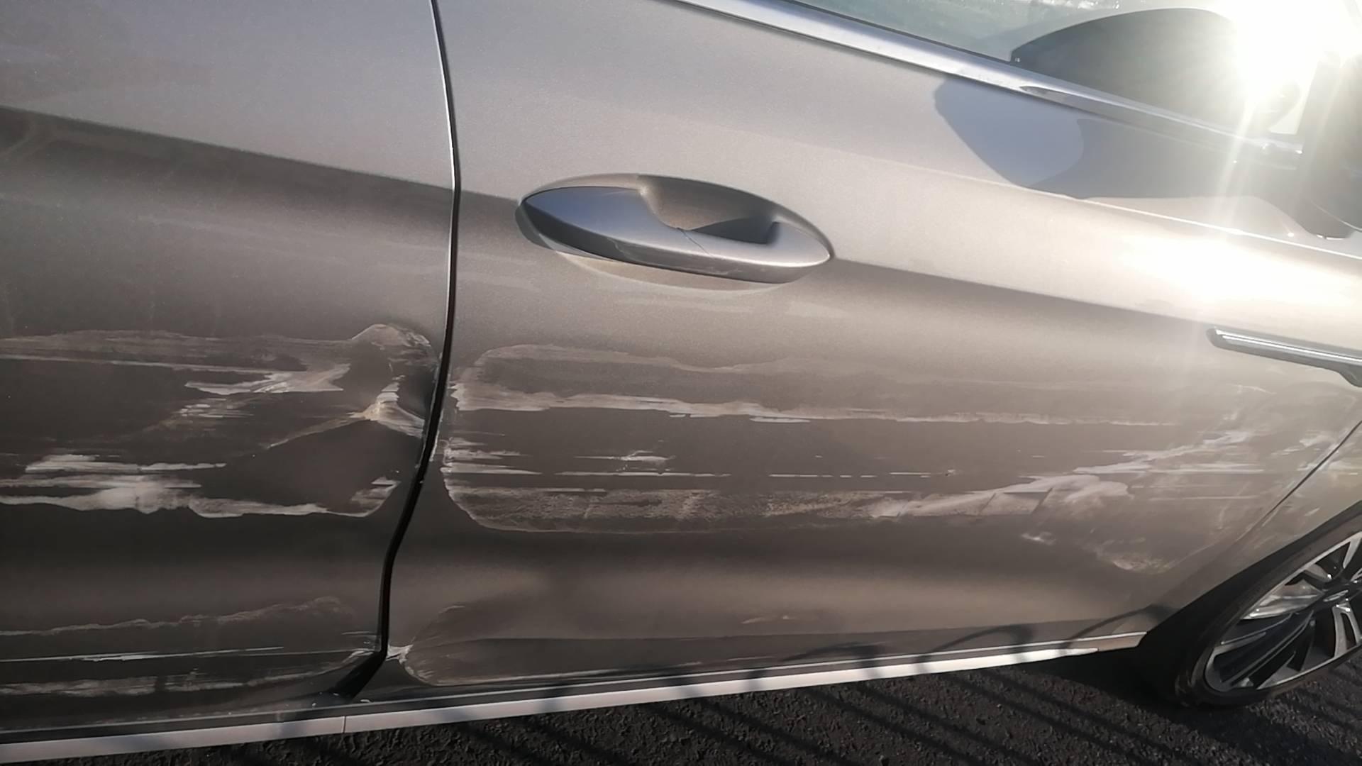 车擦这D样，4s店要换门，有人说原厂件不如原车件，最好别换，我也不懂，有没有老哥懂82 / 作者:故事大王磨推鬼 / 