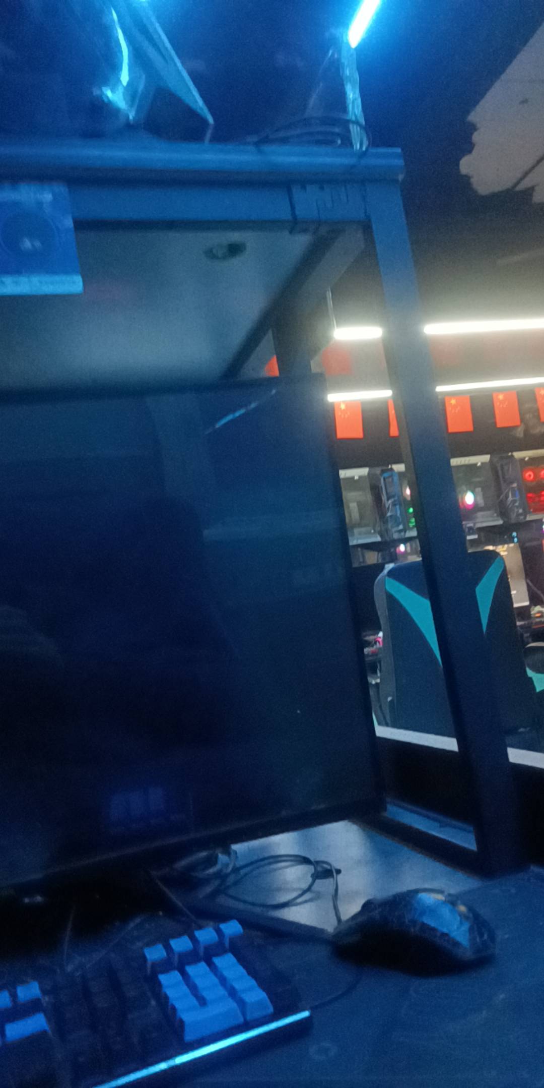 挂壁在网吧   欠网贷1万天天被催收  谁有日结工作介绍下    想了几天还是先不管网贷19 / 作者:累了不玩了 / 