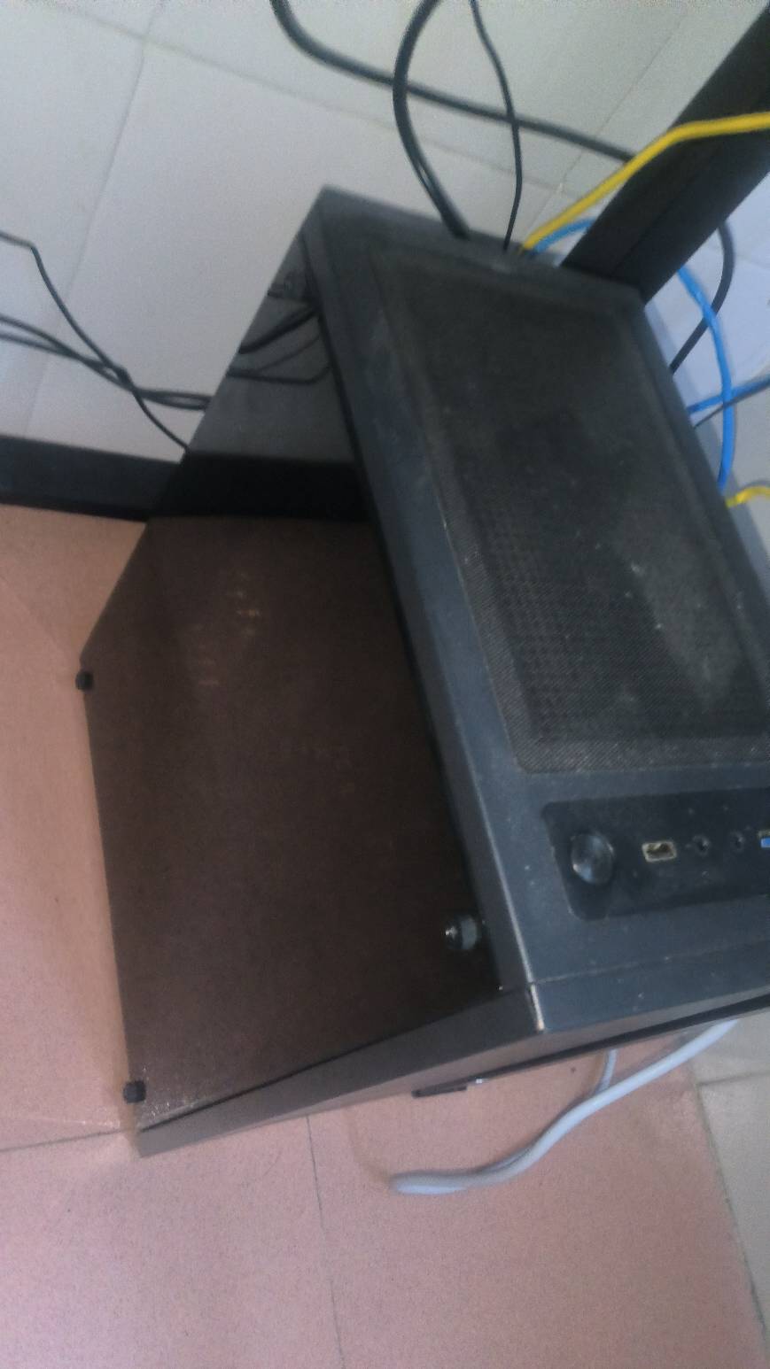 人懒是真的没得救了老哥们，就算进厂上班也是干几天就跑路或者请假休息，现在有电脑可44 / 作者:理理理66 / 