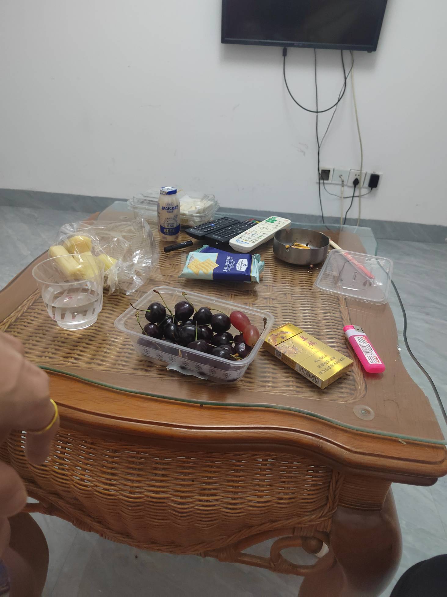 难受阿老哥们，每天都感觉要想不开，每天都很不开心，根本开心不起来，内心压抑焦虑

49 / 作者:澳村还我奔驰E / 