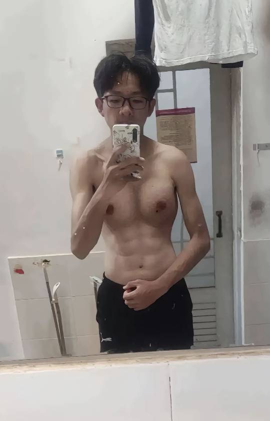 帅照首发

50 / 作者:牢大 / 