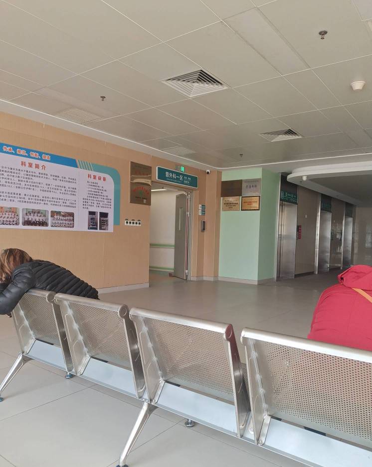 现在的社会借钱就是难，家人出事进了医院，问了全村人＋亲朋好友没有一个借的

45 / 作者:挂壁哥 / 