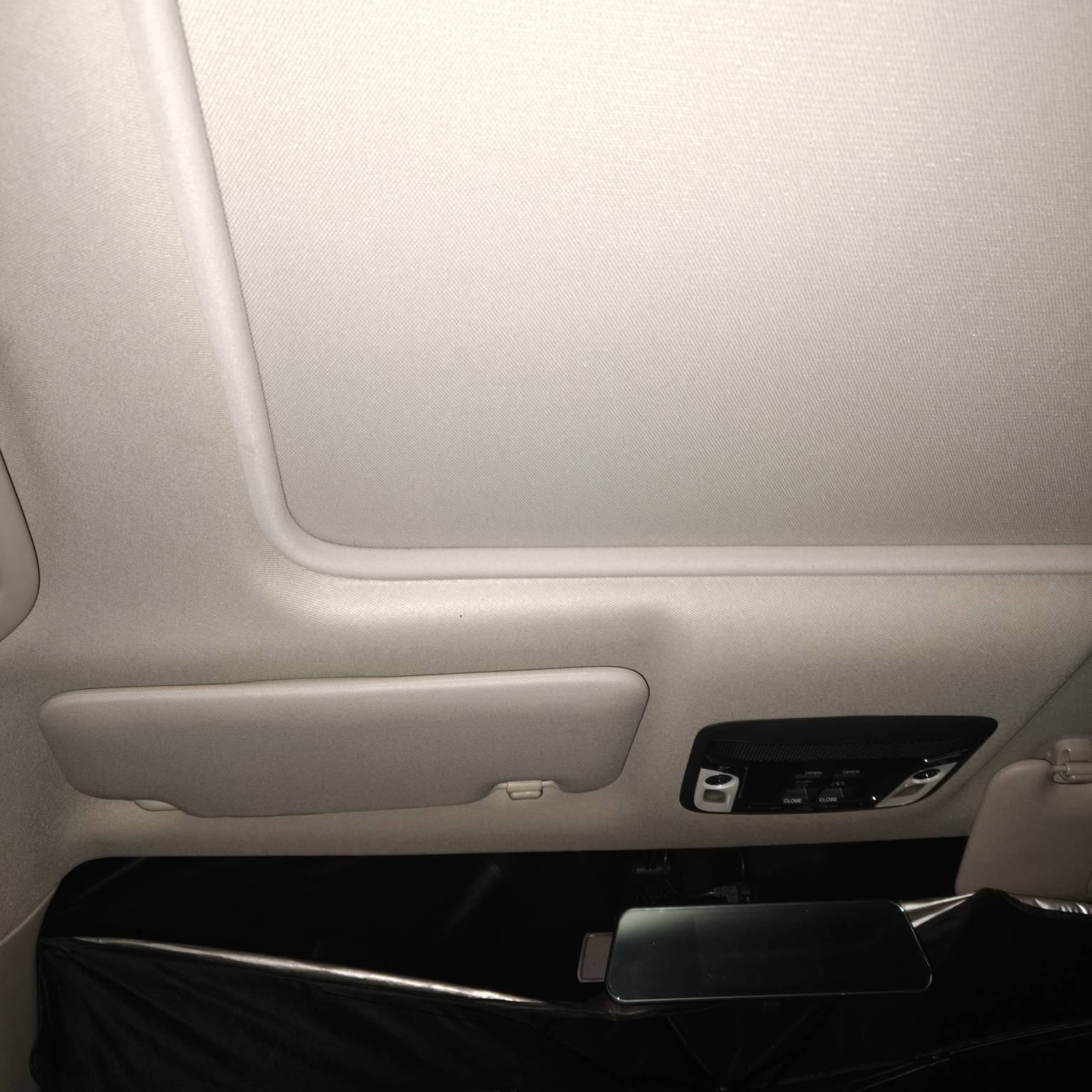 没钱交房租拖了两个月，房东把门锁了，已经在外面几天了，没钱住宾馆了，今晚就挂壁在61 / 作者:铁铁猛 / 