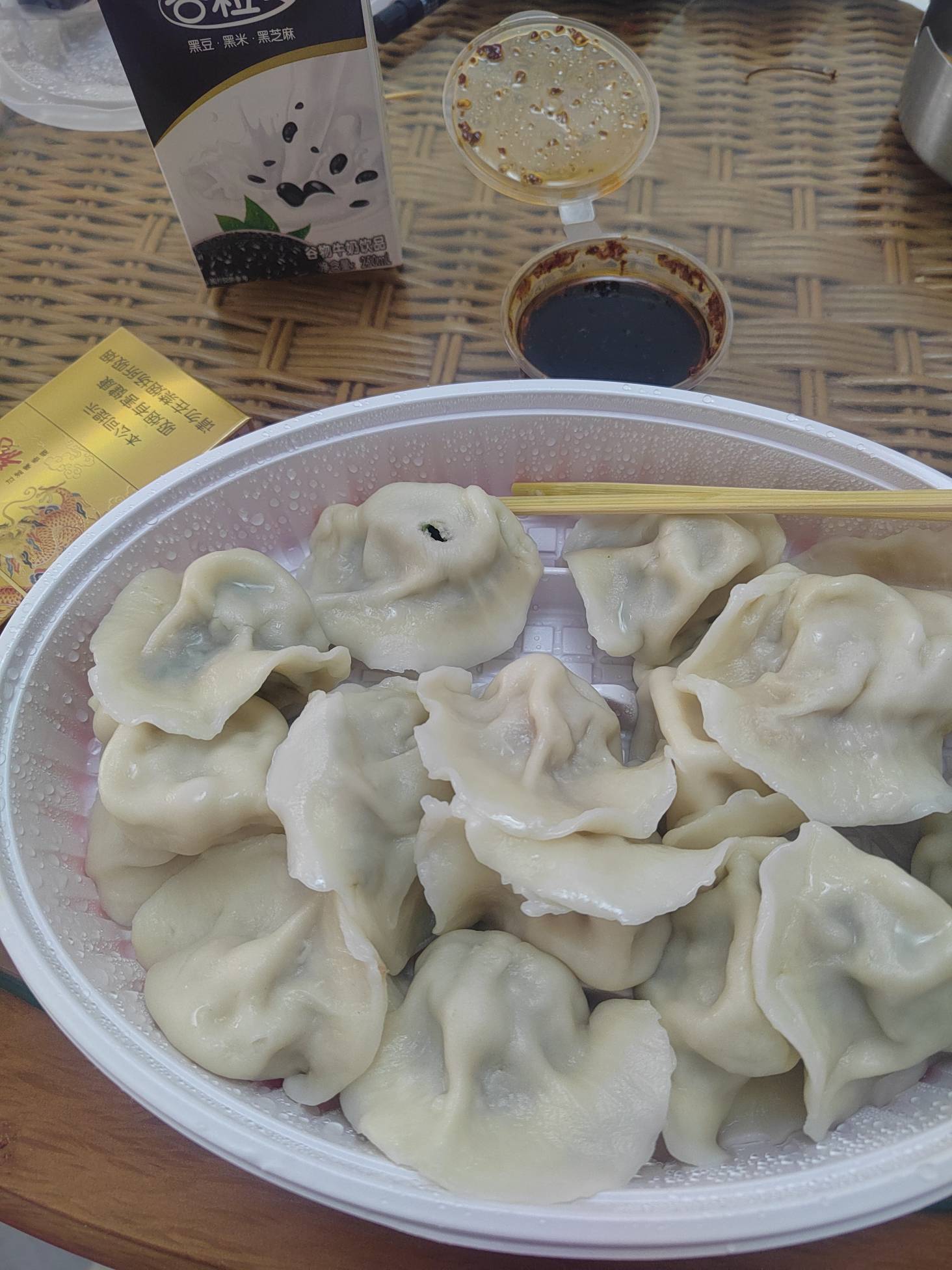 吃饭了，老哥们

34 / 作者:澳村还我奔驰E / 