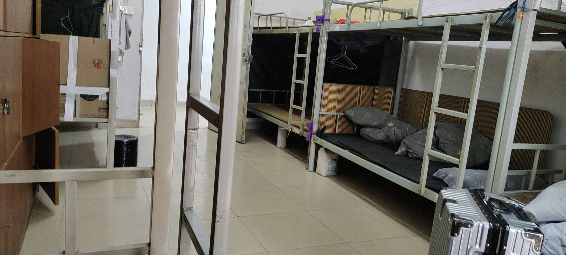 挂壁宿舍安排好了，一个宿舍四个人，希望不要跑路了，不想挂壁了

3 / 作者:扛不住了老哥们 / 