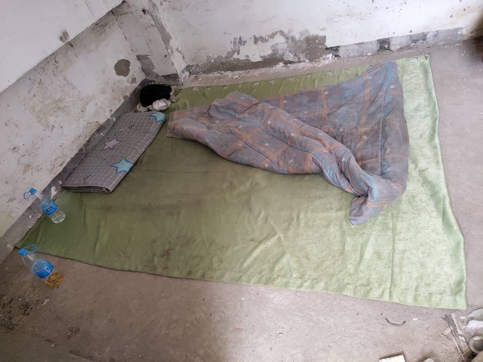 身家几千几万的假老哥，天天盯着卡农赚这几毛不觉得搞笑吗

3 / 作者:巴斯特的歌谣 / 