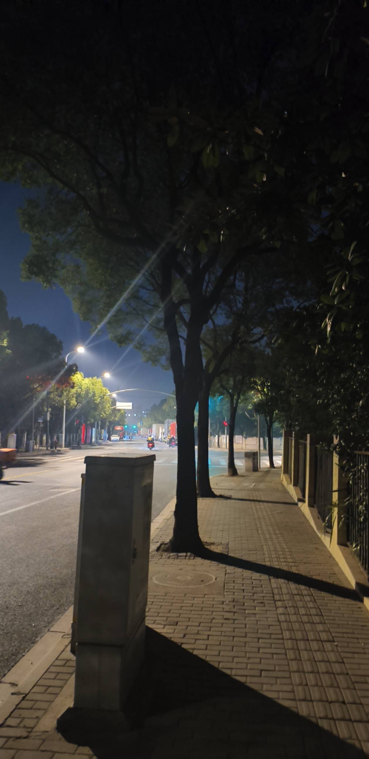 树是绿色的，天又热，桃花都开了，我的梦也要马上实现了！




80 / 作者:昨日过往 / 