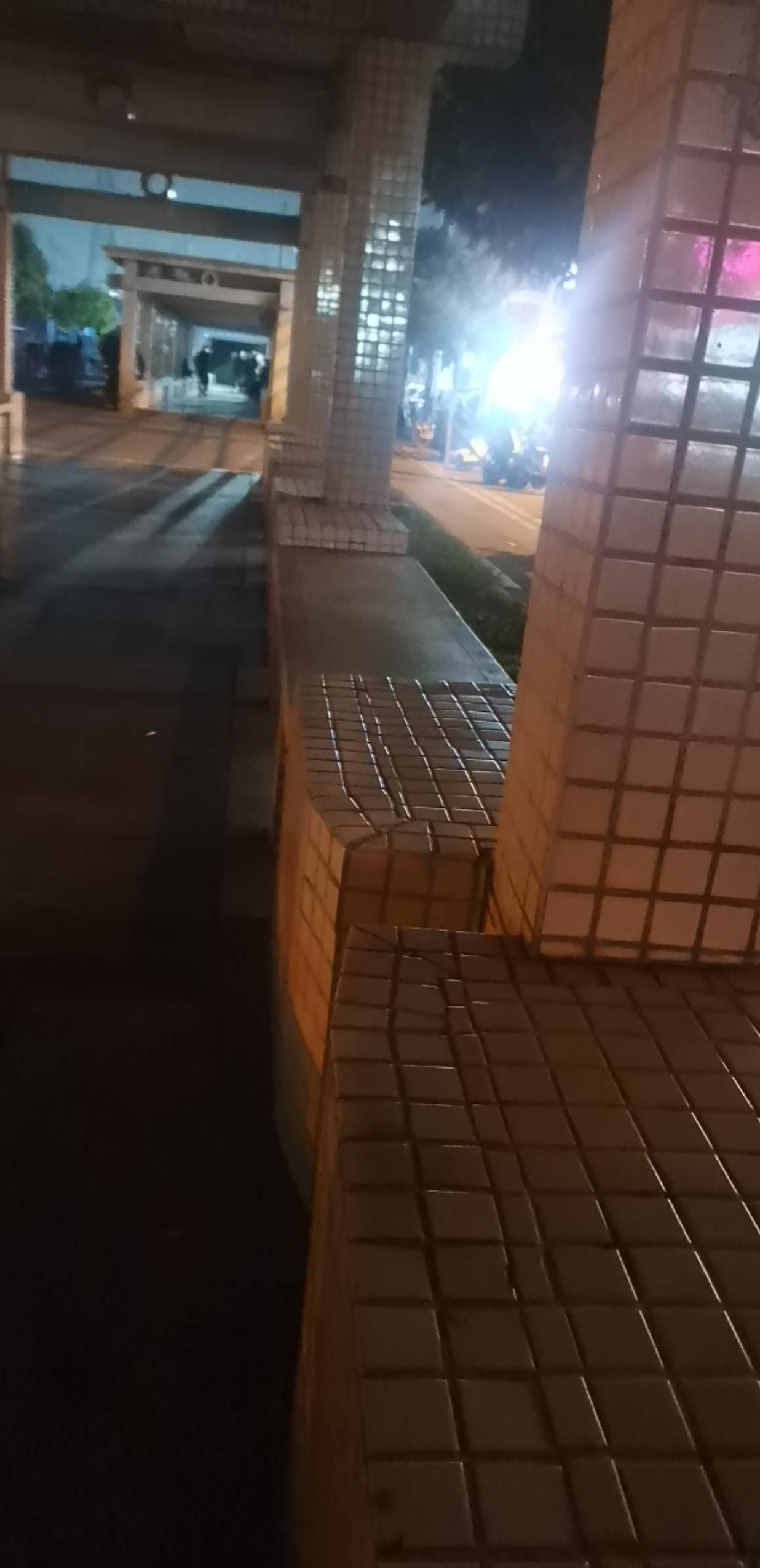 老哥们彻底倒下了，今晚在这里占个床位，半夜好冷啊

66 / 作者:懂哥 / 