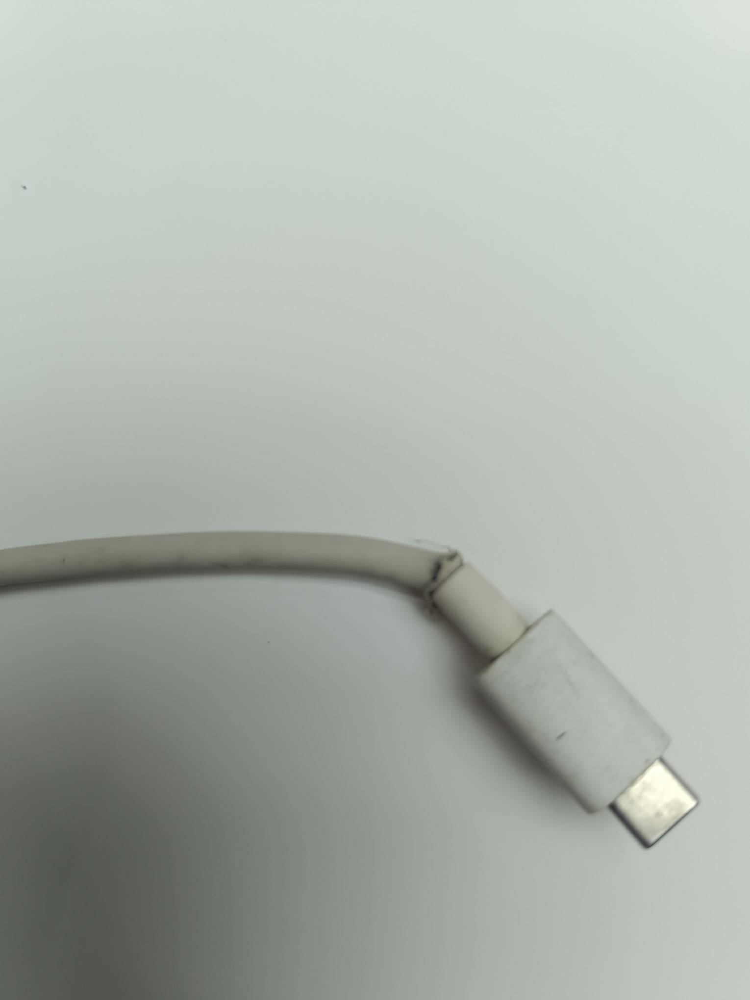 哪位老哥的数据线头 和我这个一样裂开了

2 / 作者:随缘7777777 / 