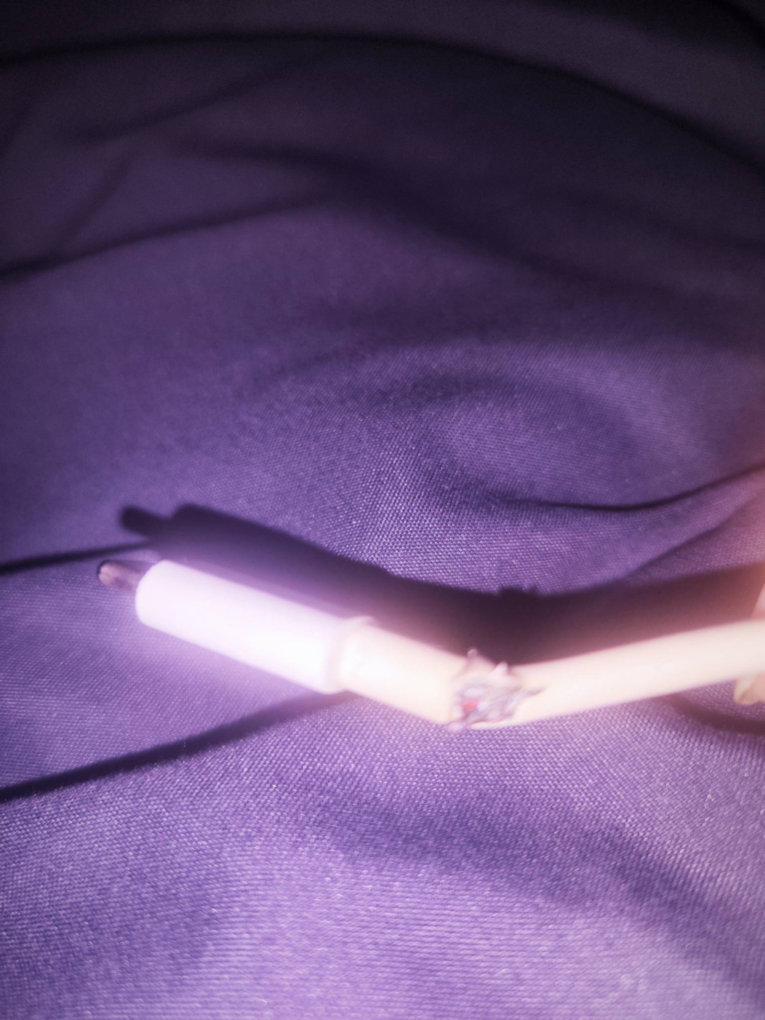 哪位老哥的数据线头 和我这个一样裂开了

15 / 作者:小夜时雨 / 