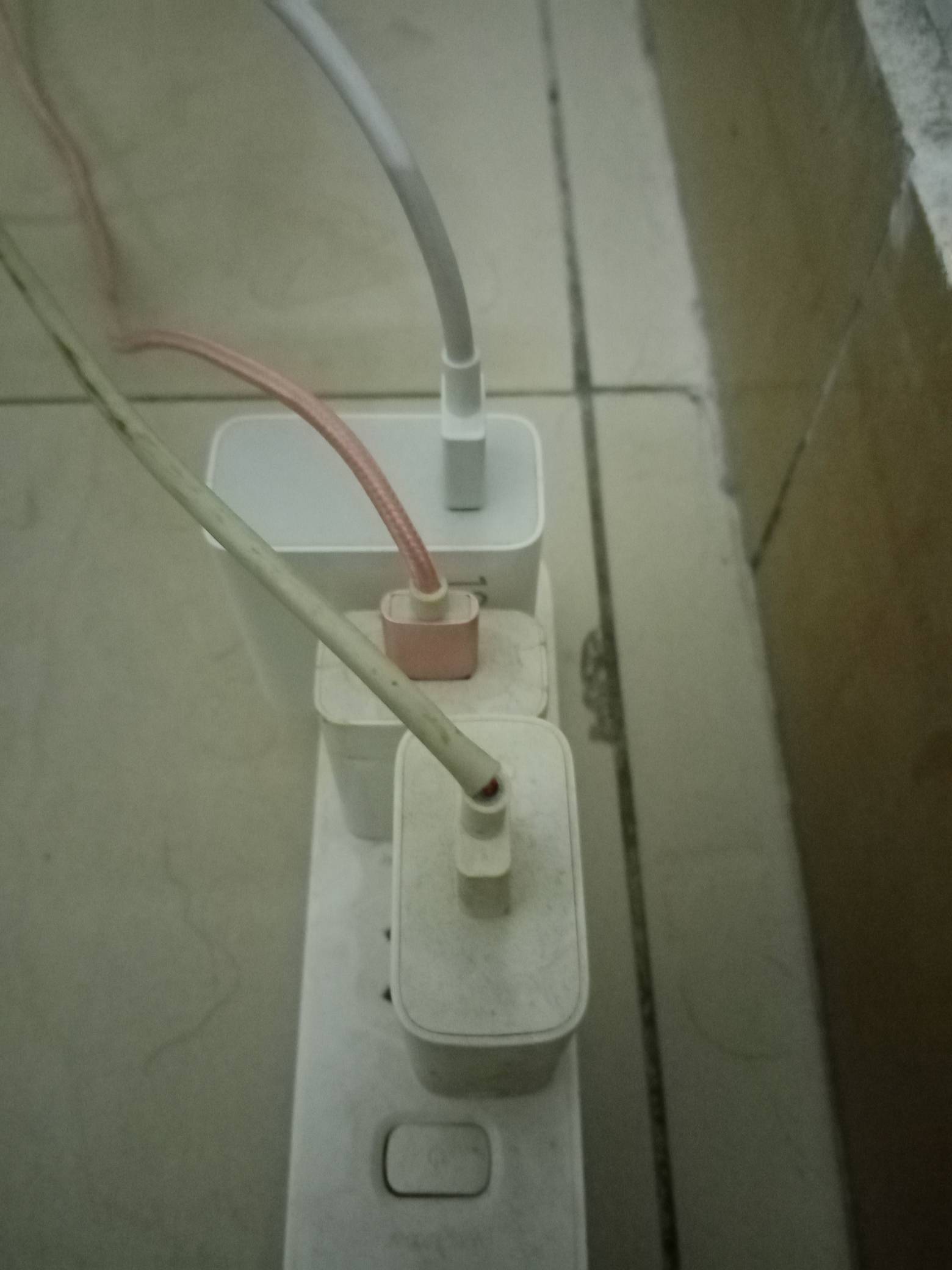 老哥数据线都这样破皮了吗

30 / 作者:挂壁仔等着吃饭 / 