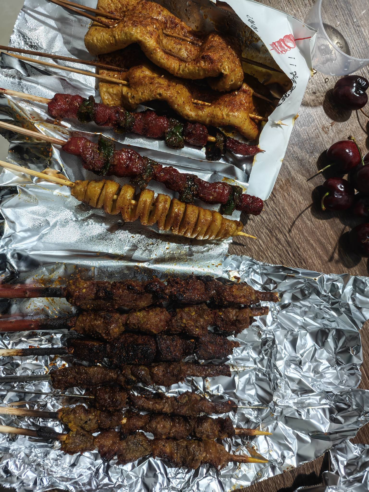 感觉被新疆人宰了，新疆烧烤比重庆烧烤便宜不了多少，这一点花了差不多70，也不便宜

43 / 作者:曾经遗忘的角落 / 