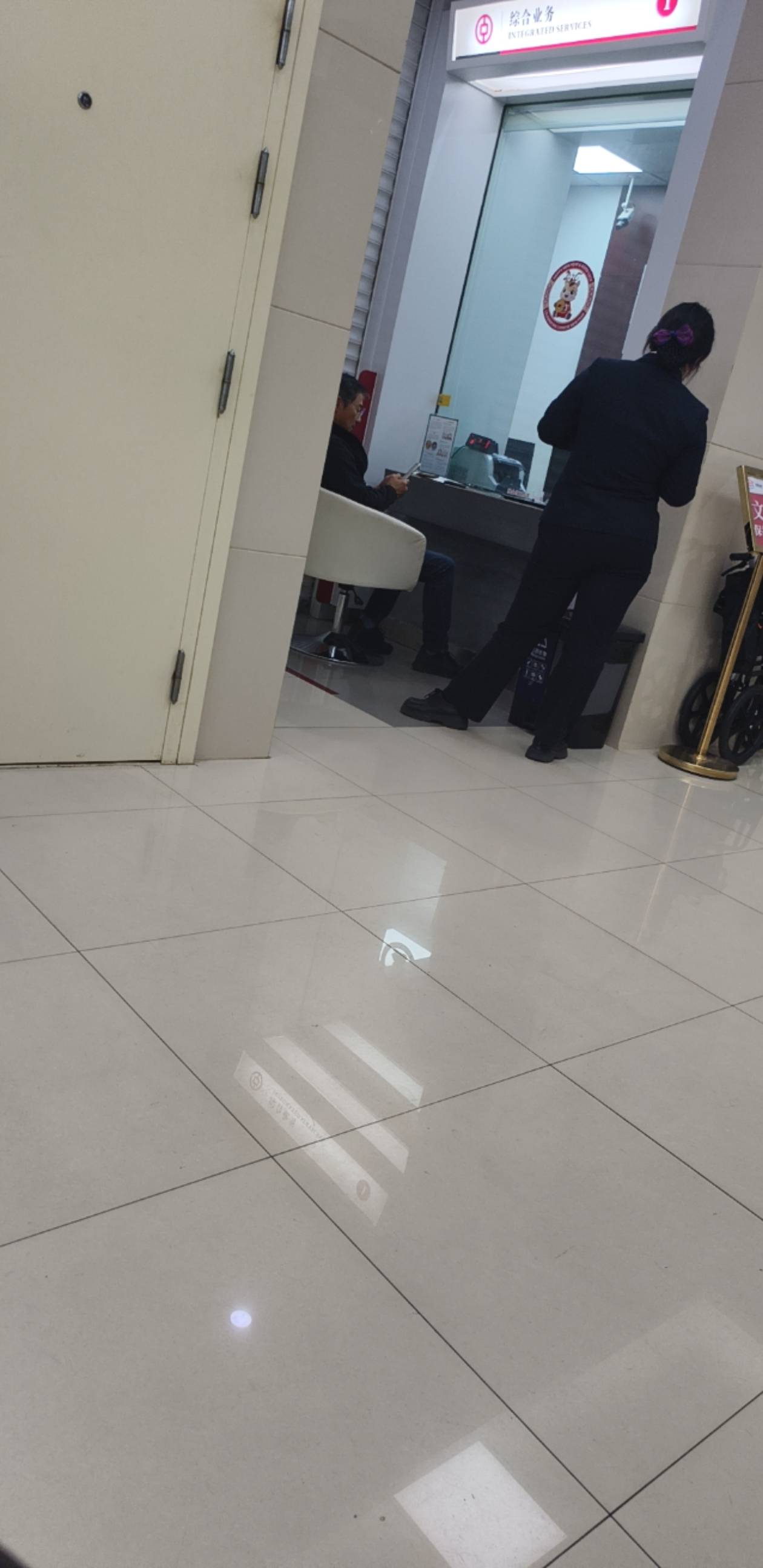 老哥们问下中国银行以前信用卡逾期了一直没还，没有中国储蓄卡一类，手机银行登入不了17 / 作者:秋到冬来 / 