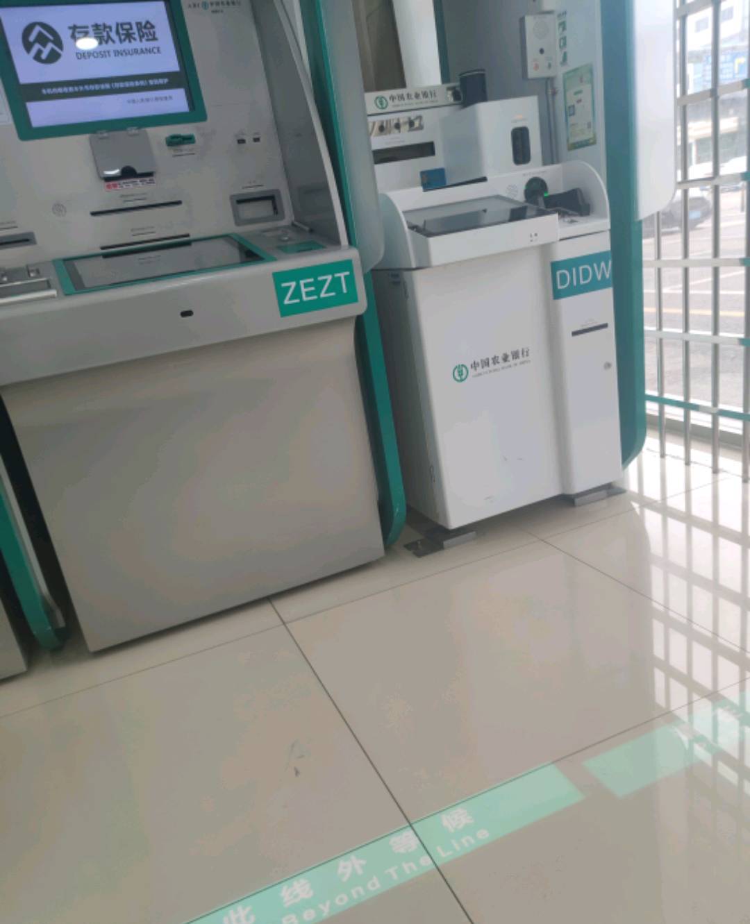 过来取50万都不让走vip通道，立马把卡里的500万转到建行了

58 / 作者:季伯长 / 