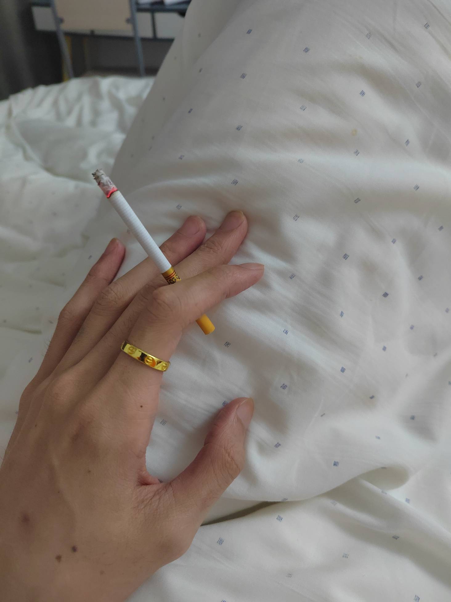 睡不着老哥们，倒下了快一个月了，心静不下来，内心焦躁不安，头发都愁白了

94 / 作者:澳村还我奔驰E / 