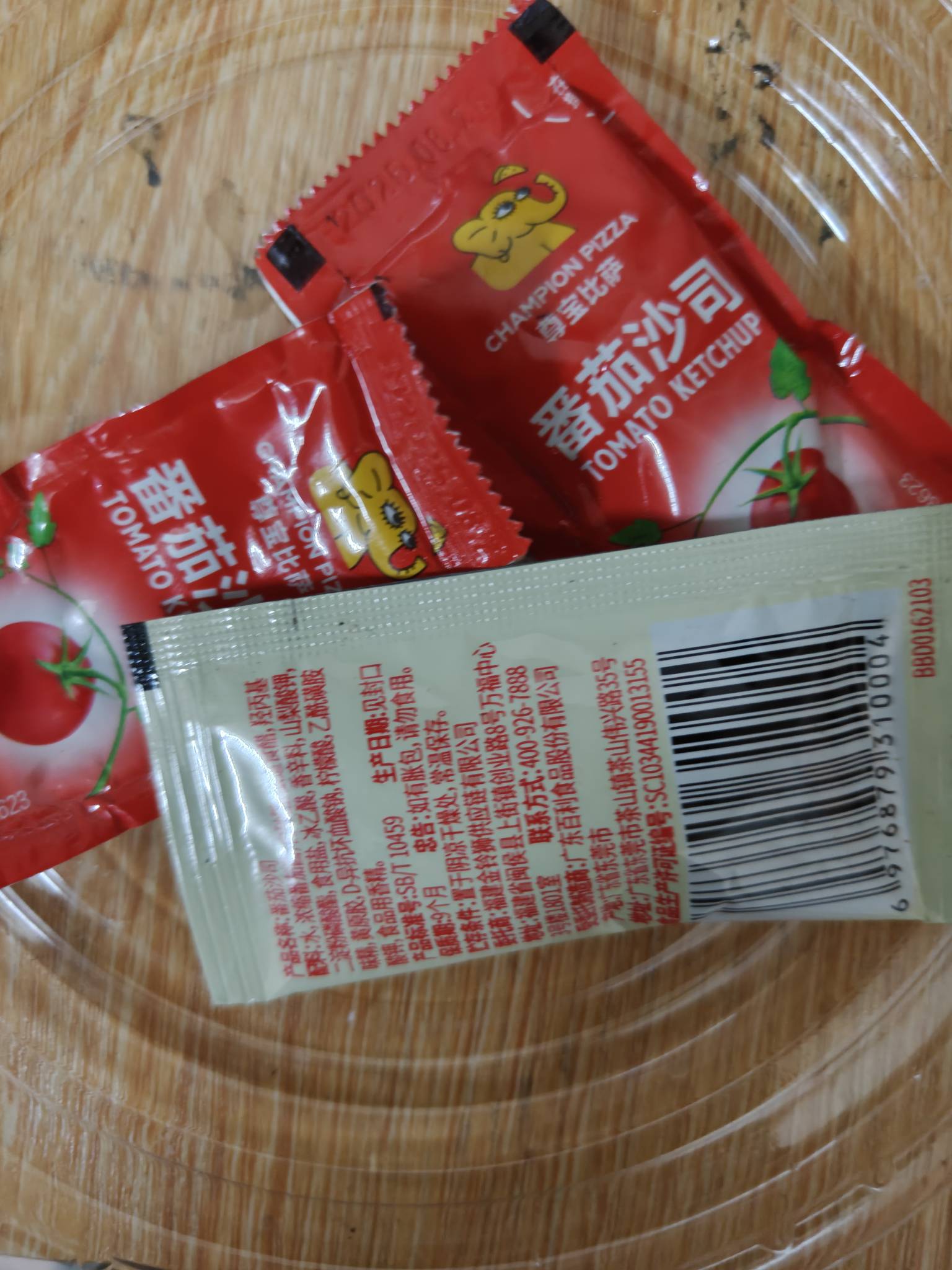 饿急眼了，找到几包番茄酱，好甜

39 / 作者:林伯不卖菠萝鱼 / 