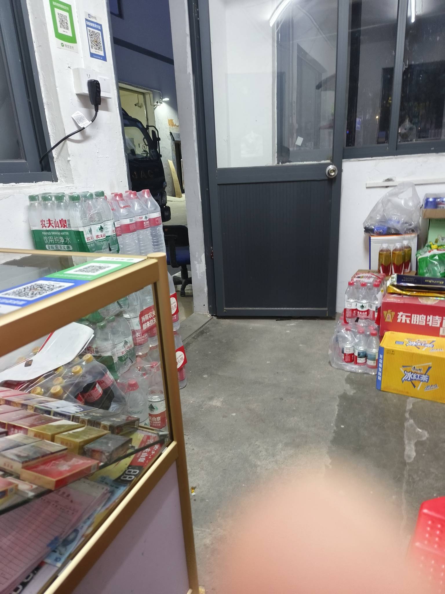 一夜没睡  起床看店了 下午再去睡会吧

60 / 作者:男人永卟言败 / 