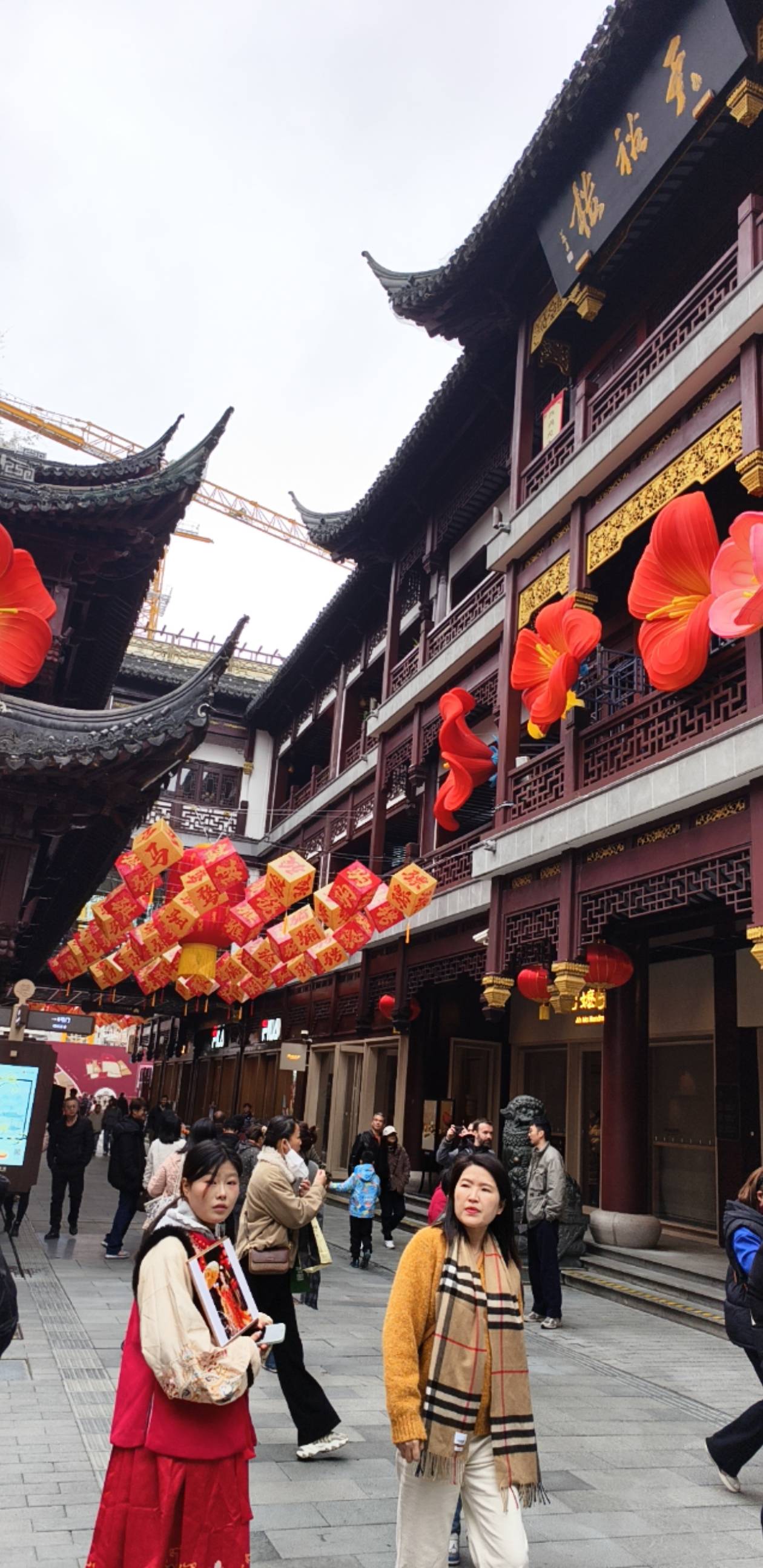 这是上海最繁华的地方，就是这样啥也没有！
人看人，在中国，有钱都没地方花！现在都73 / 作者:昨日过往 / 