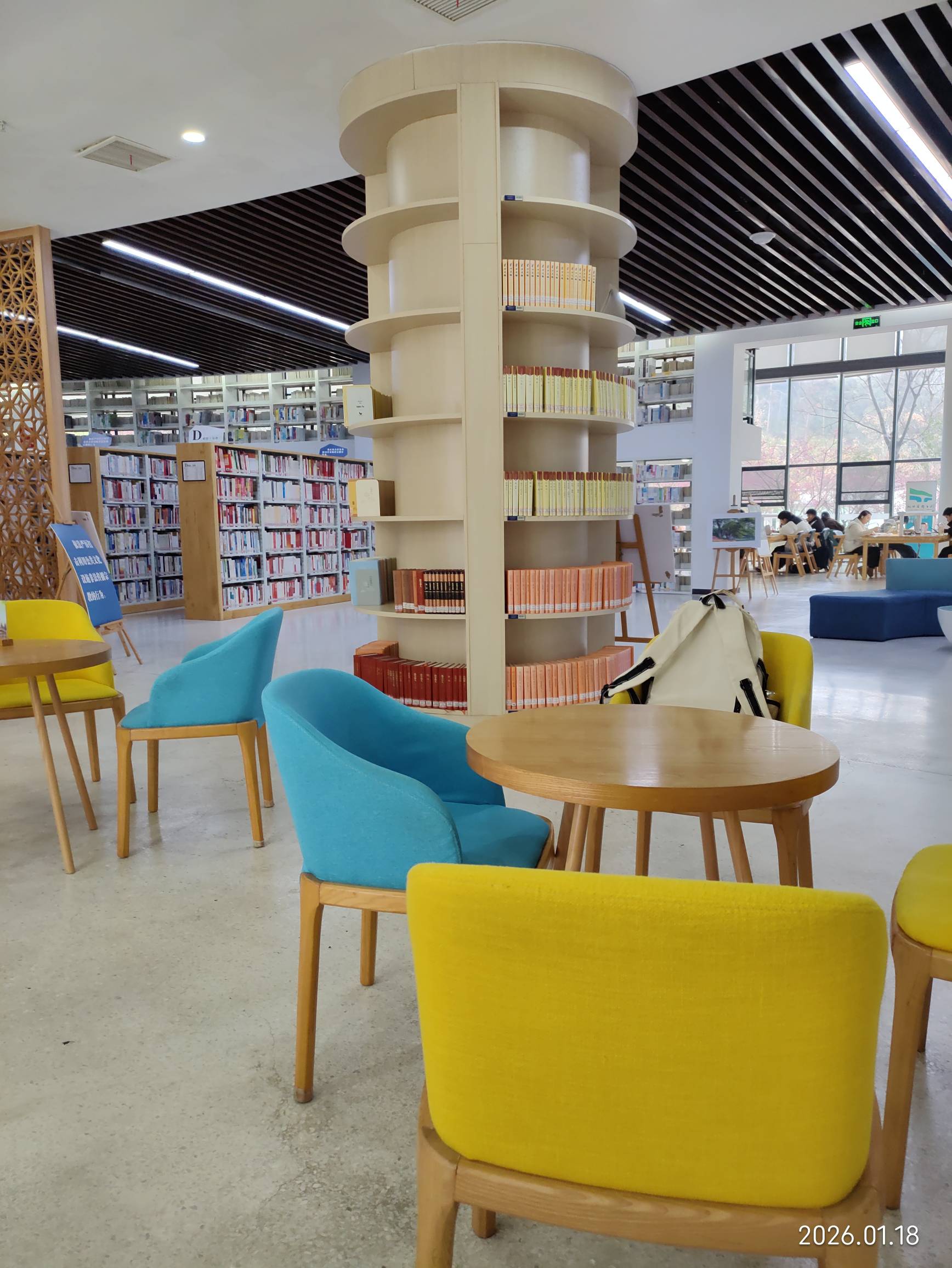 又挂比瘫痪了，酒店也呆不住了，只能找个图书馆蹭蹭网了

白斩鸡现在防守这么厉害，连75 / 作者:红菜苔 / 