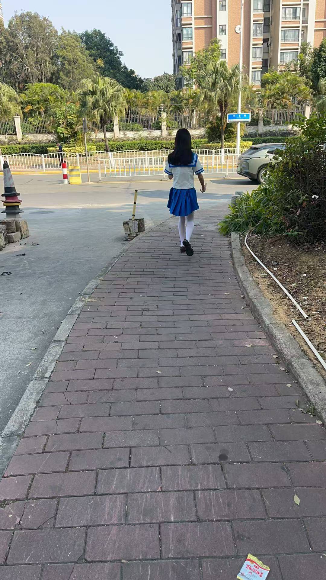 老哥们要不要去问个联系方式


4 / 作者:昼夜寻觅 / 