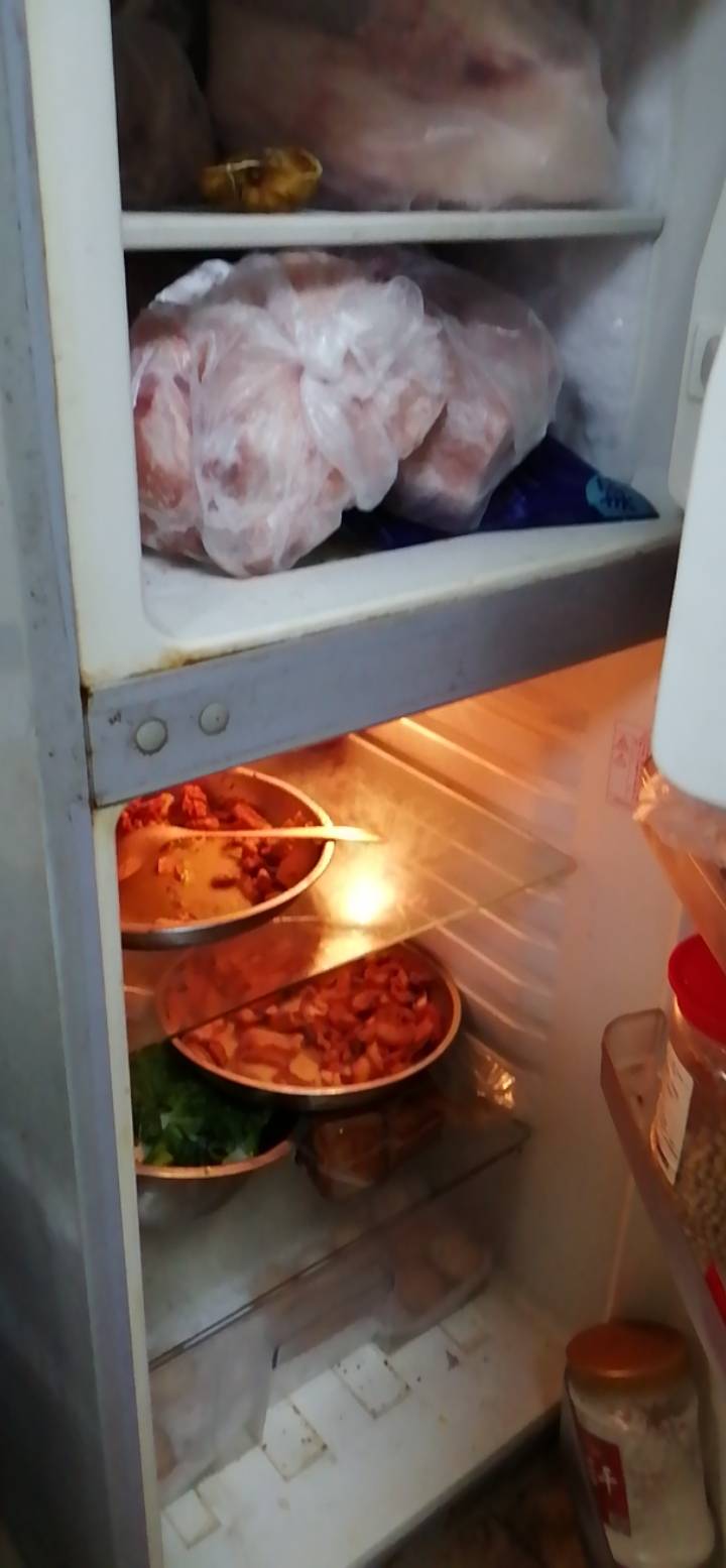 冰箱有什么宵夜就煮什么

52 / 作者:专业吃席 / 