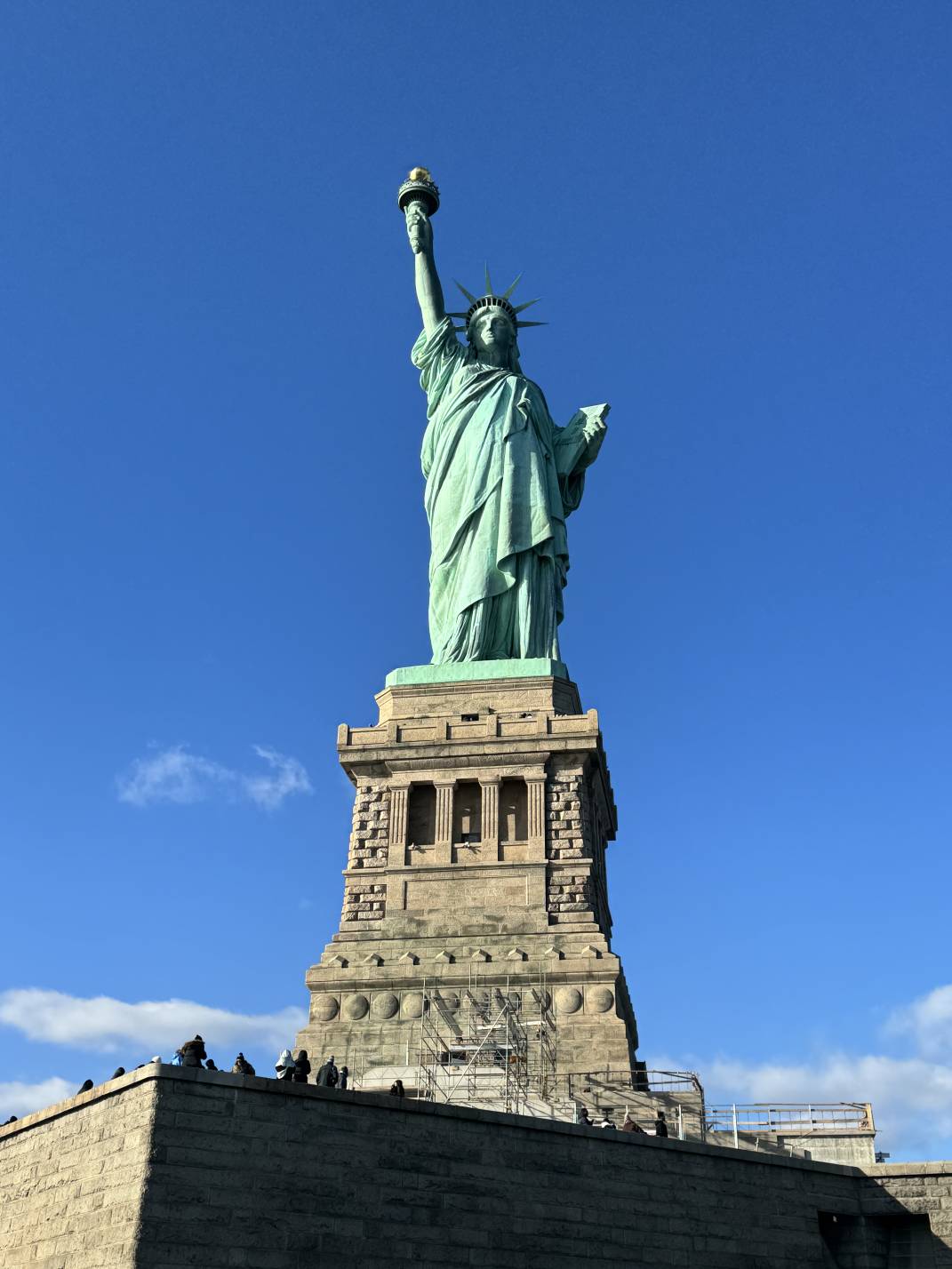 父母及全部亲戚全部拉黑了，突然感觉轻松了，不喜欢有人打扰我的生活

80 / 作者:奎武 / 