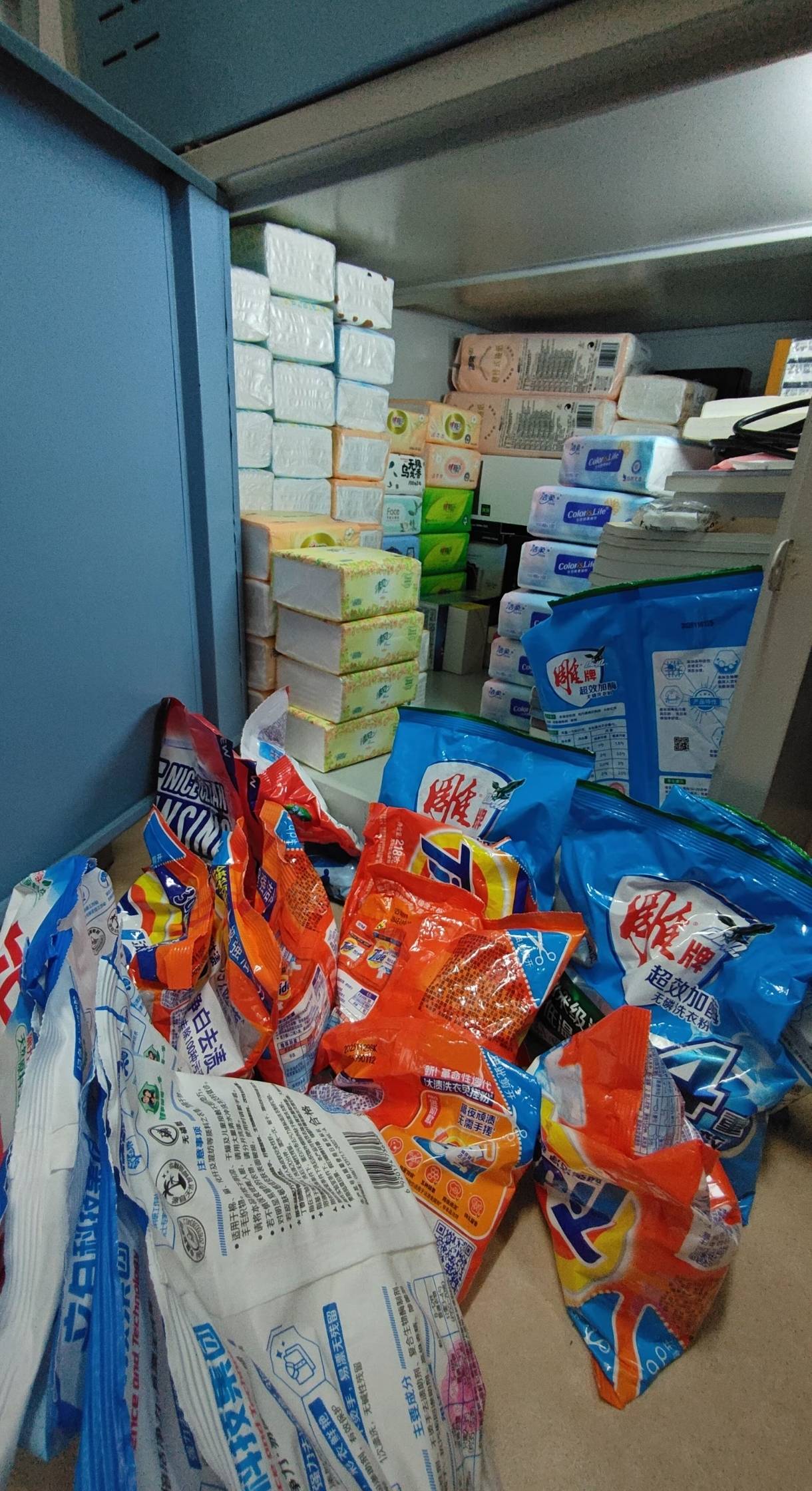 快结婚了，把家里收拾一遍，发现这么多之前申请毛的东西，回想以前真是开心啊，申请几51 / 作者:卡农人才济氵齐 / 