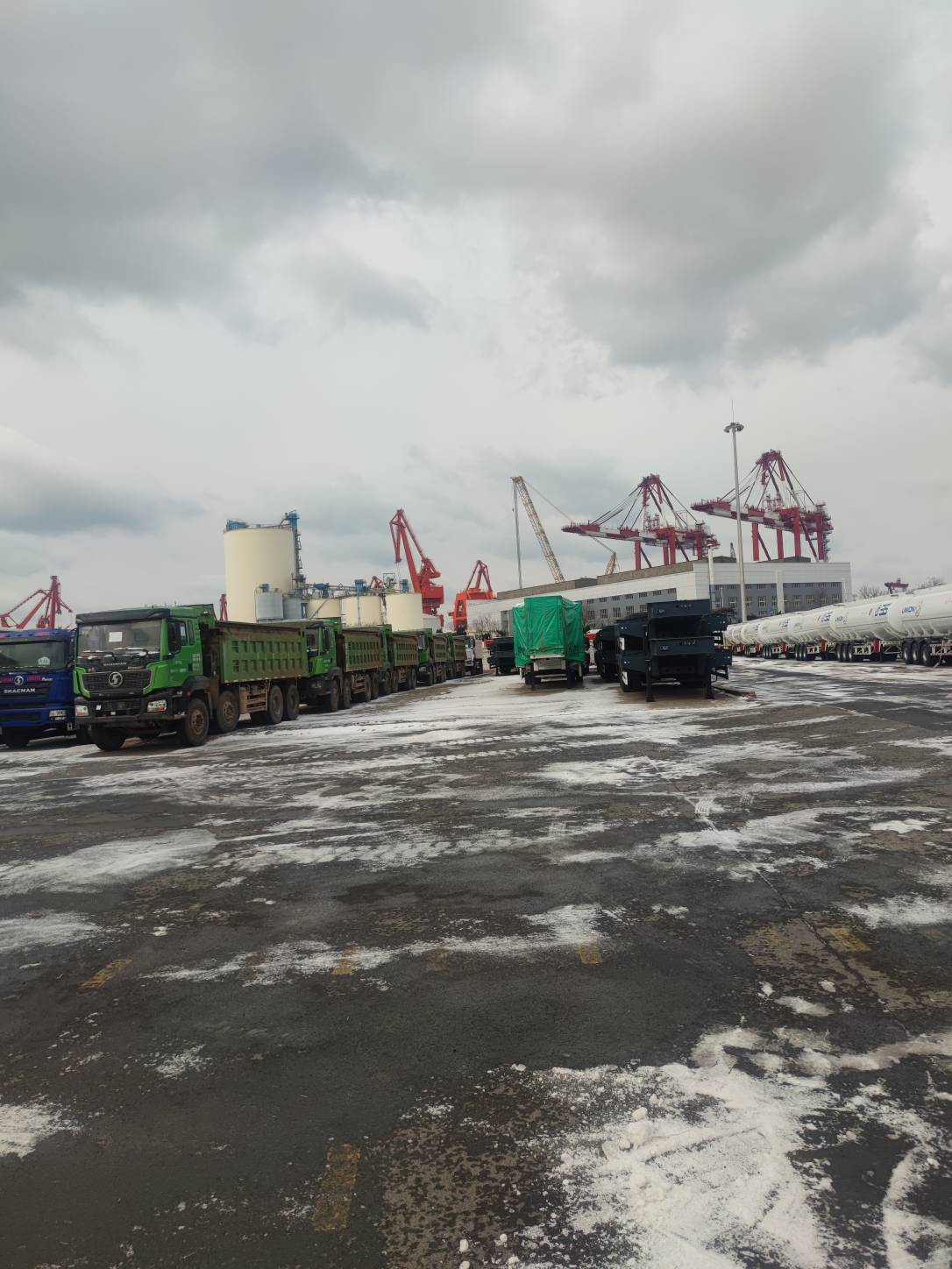 这个天在港口打尺要命了，冻的浑身没知觉了

10 / 作者:潜行何必言 / 