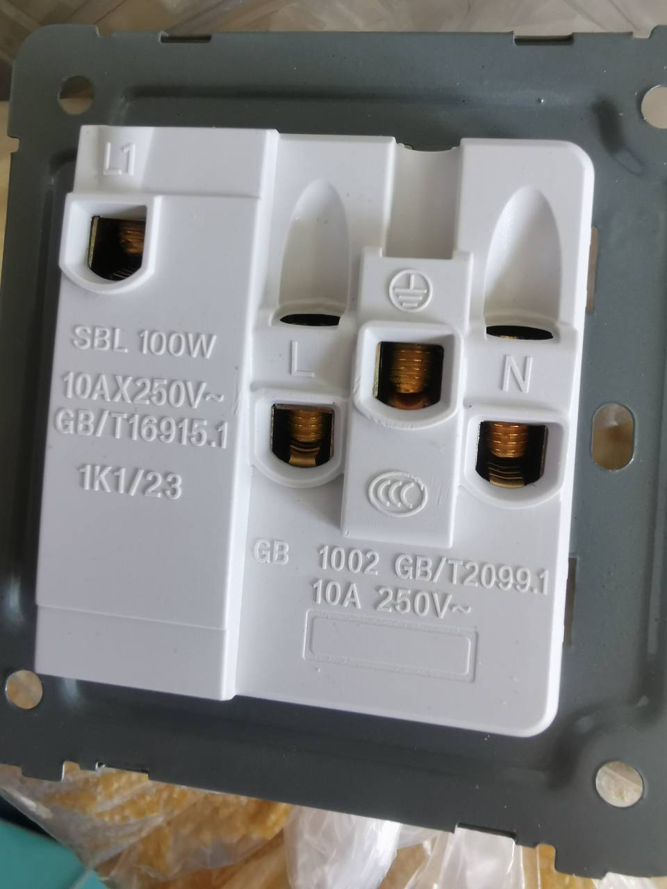 这个 红、蓝、还有这个黄不黄花不花的，到底哪个是 火，哪个是零，哪个是地啊，查半天40 / 作者:龙飞呀 / 