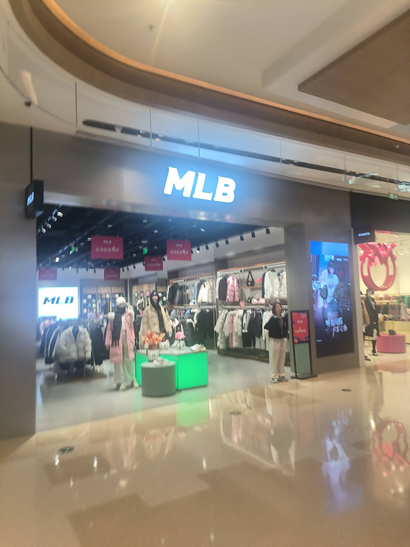 取这品牌名字的是傻D吧，还骂人

40 / 作者:村标米莱狄 / 