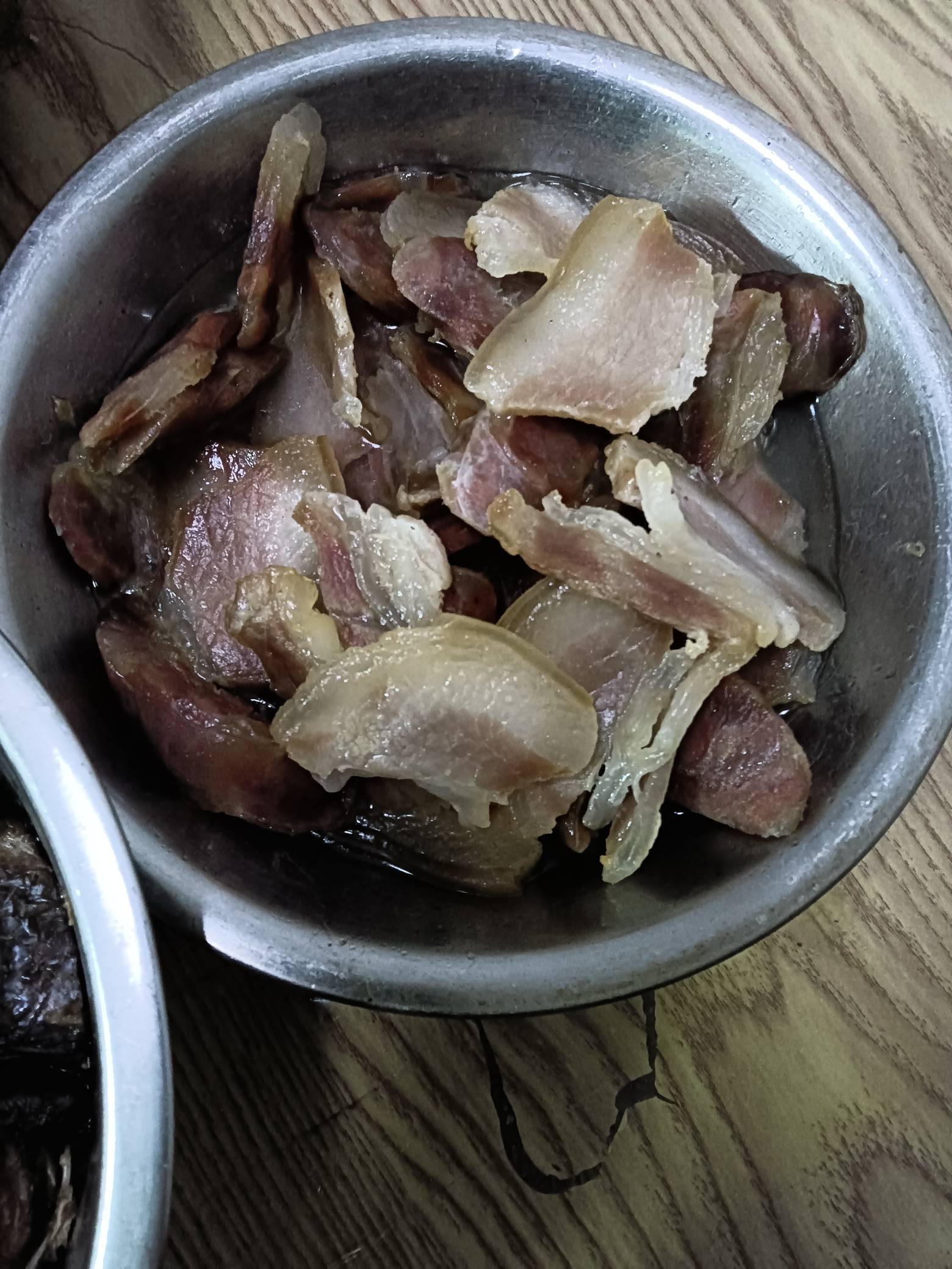 又到了吃饭喝酒时间 今年咸肉腌的不行




90 / 作者:卡农鼻祖 / 