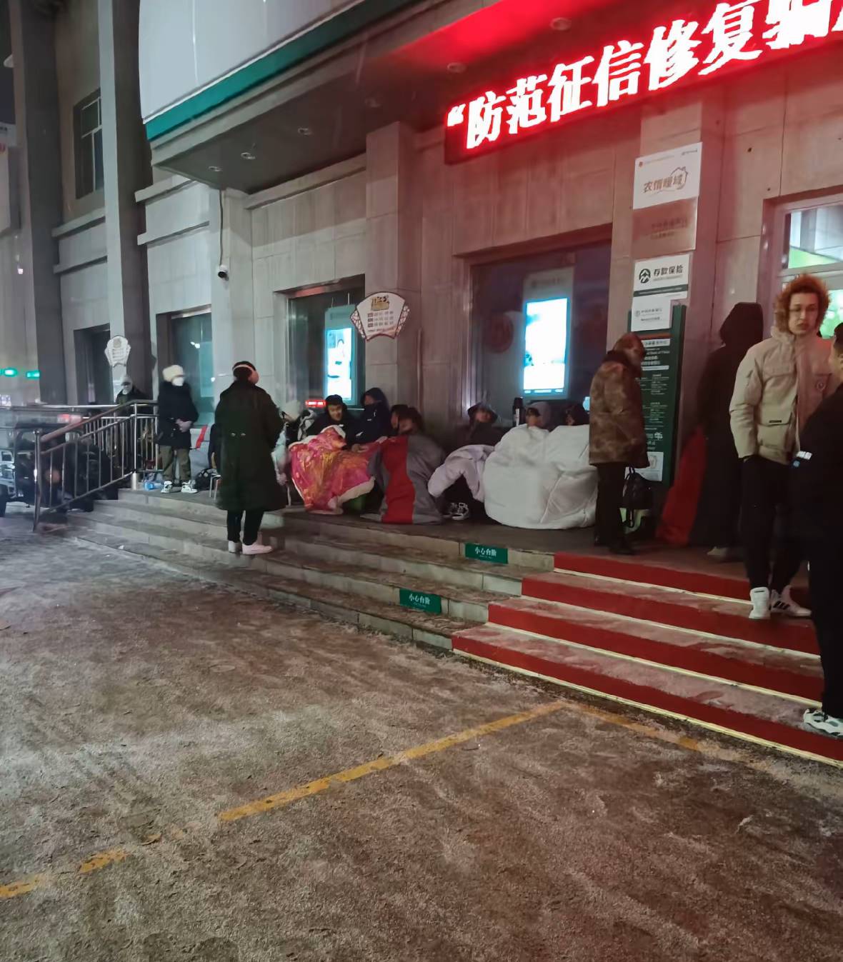 马超我建议老哥们可以去排队了，千万别让人插队，前面几个包是靓号的，卖高价不是问题98 / 作者:澳村还我奔驰E / 