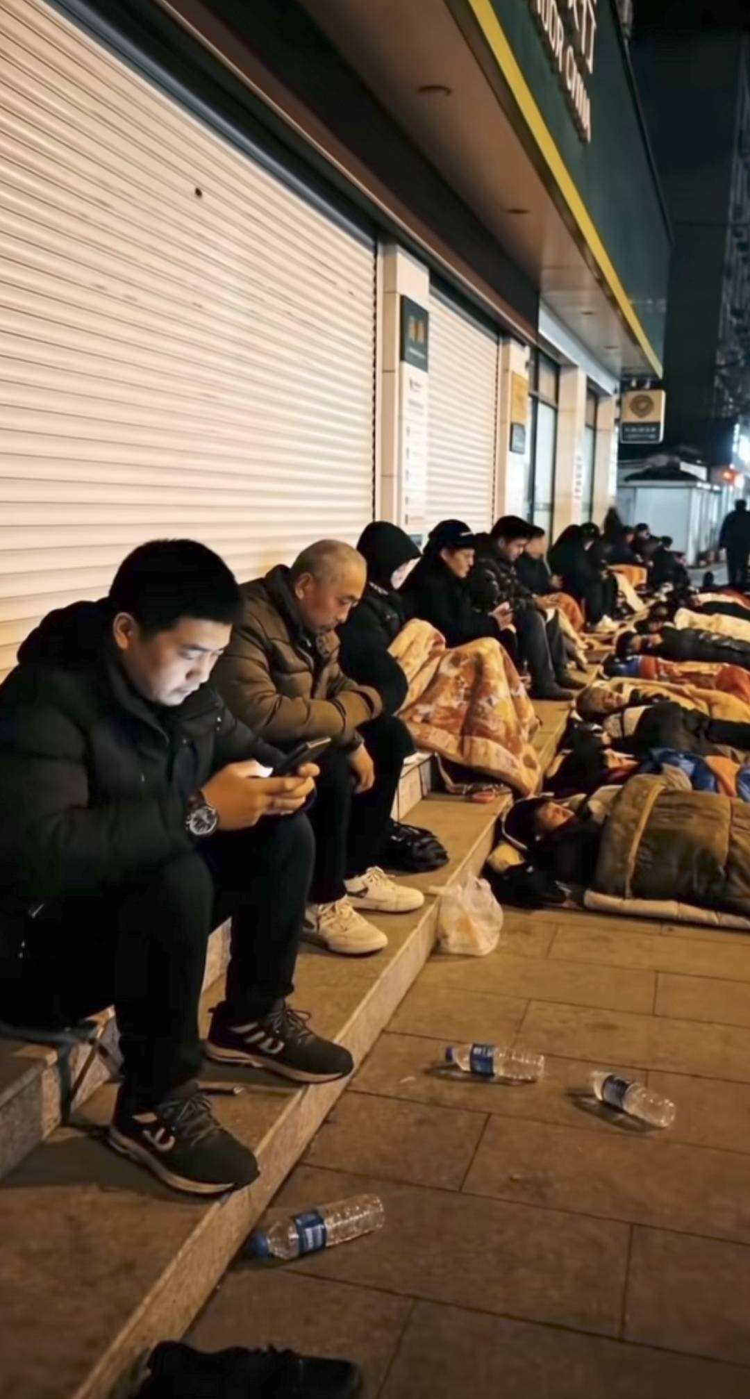 好冷啊 老哥们 等着拿00001的号

74 / 作者:野王再就业 / 