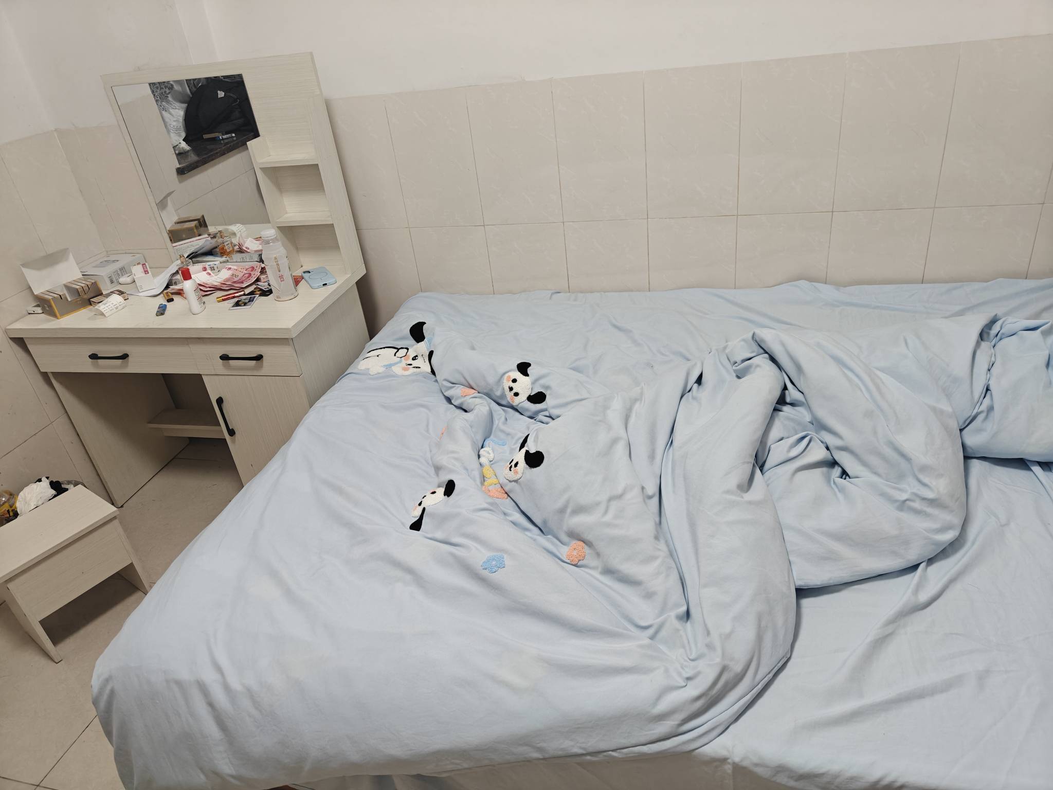 睡觉了老哥们 明天去排队拿马钞了

7 / 作者:落榜书生 / 