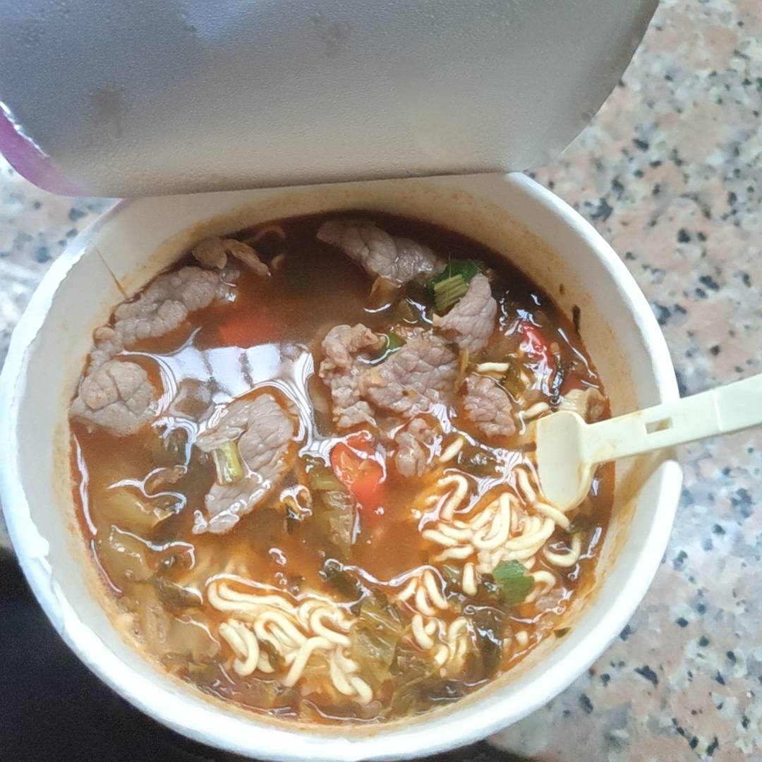 吃个老坛酸菜牛肉面

57 / 作者:参考参考减 / 