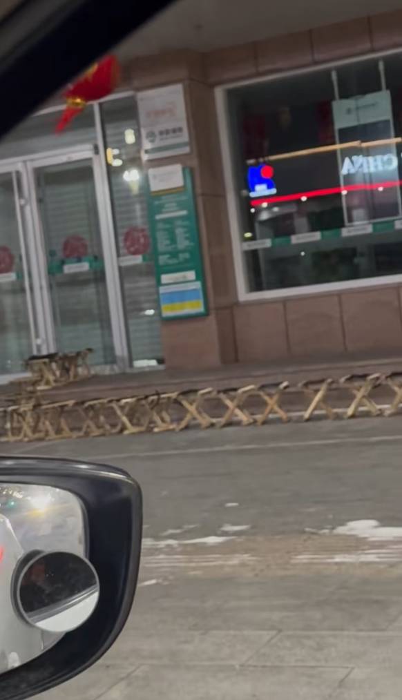 老哥们，起床排队了，凳子已经准备好了

33 / 作者:略略略啦啦啦123 / 