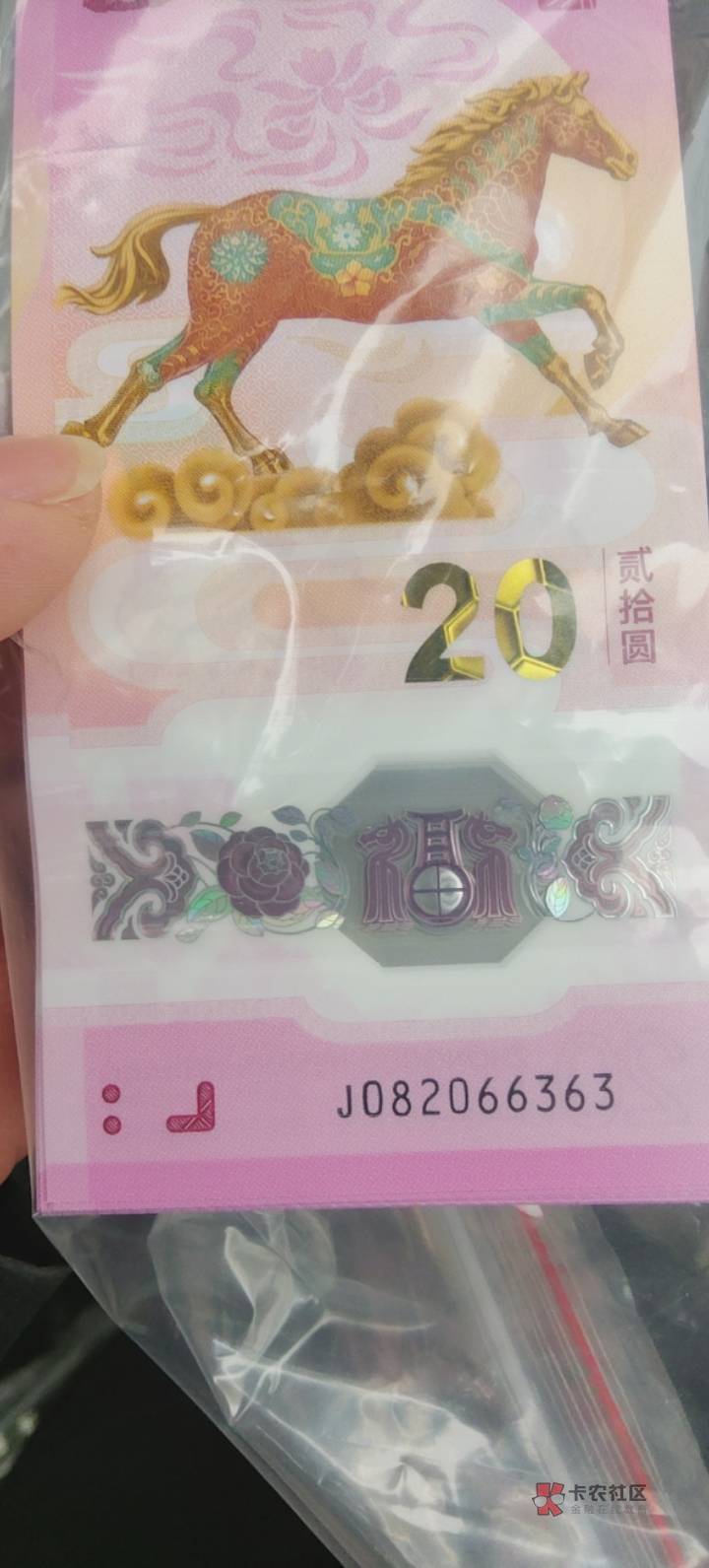 这T中行领的跑到邮储门口有个黄牛说900收，能卖吗，

17 / 作者:走后门.jpg / 