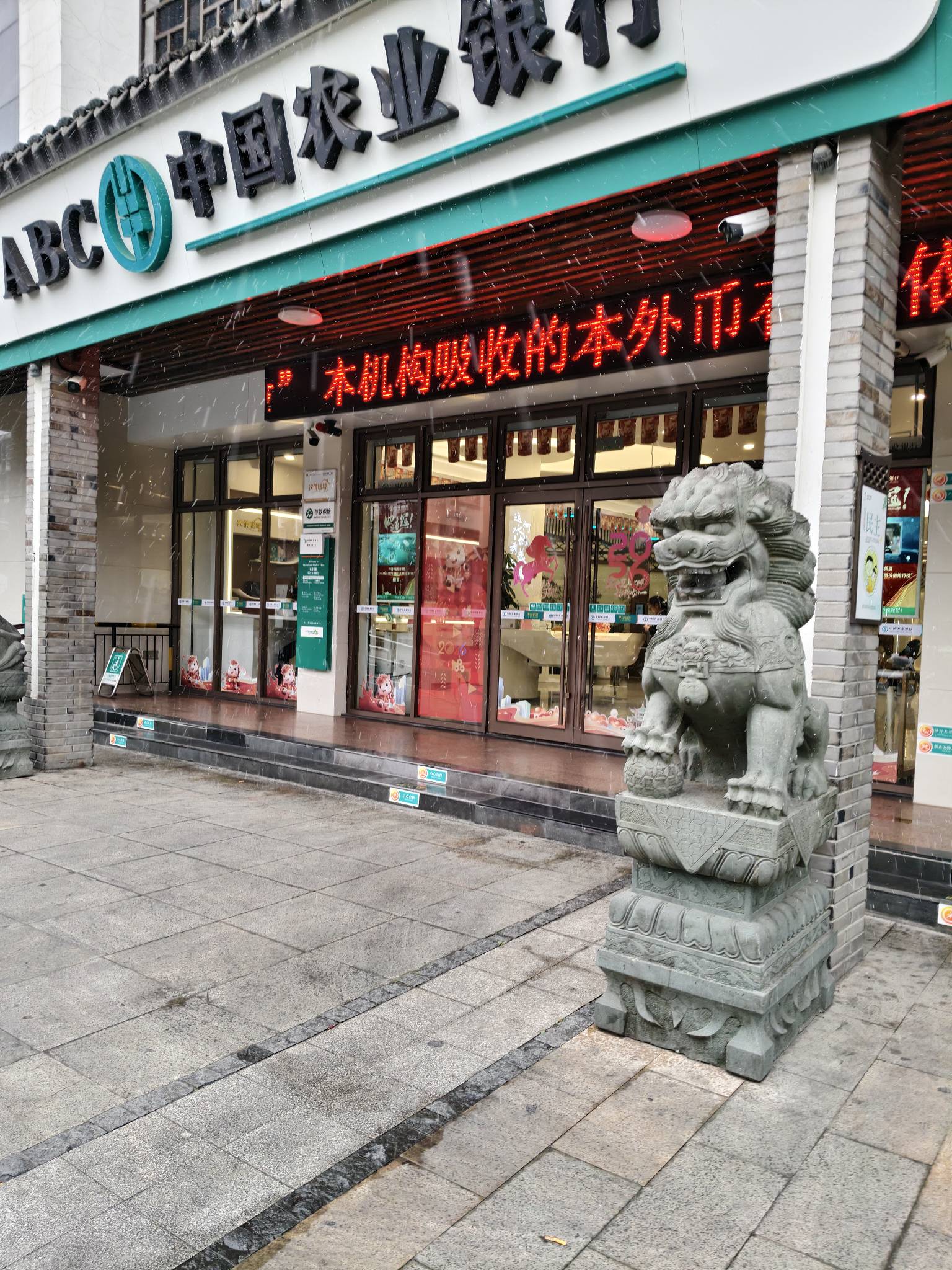 人不多啊，银行里有大学生收50一张含本金，能出吗，还是看一下号

16 / 作者:飞飞大狼 / 