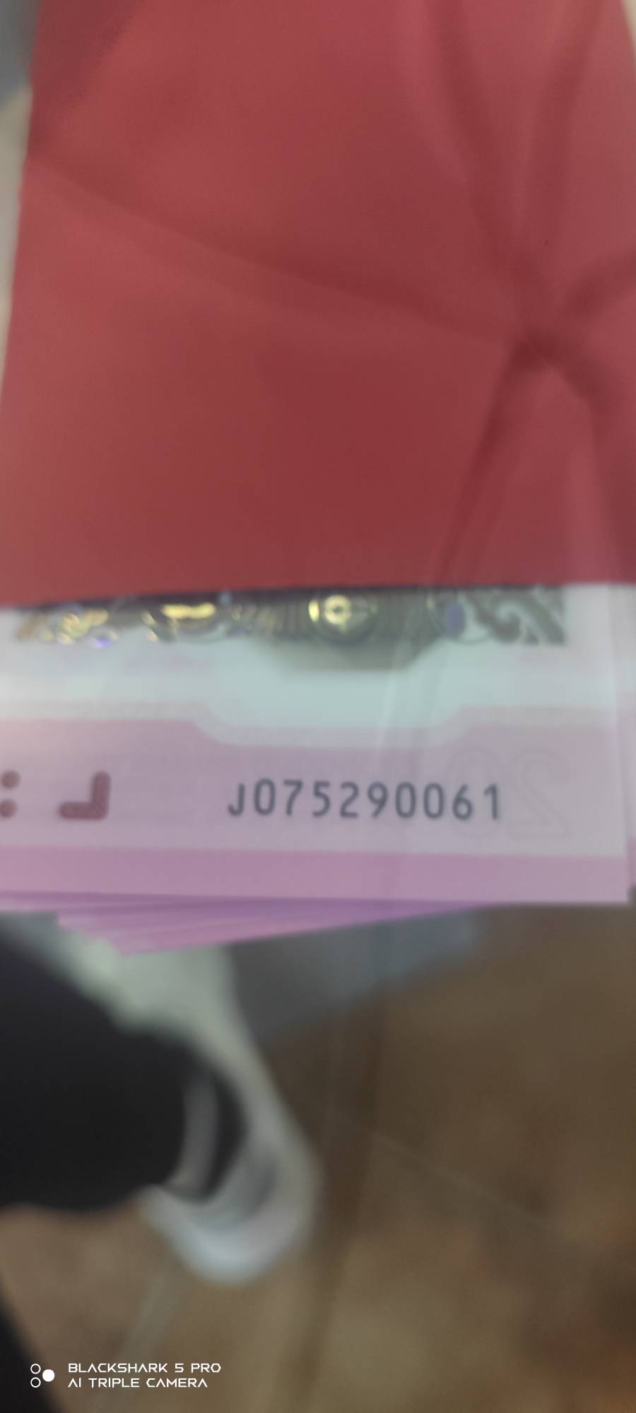 跟想的不一样，不是应该人山人海排队吗？ 以前没玩过，去了银行没啥人，更别说黄牛了100 / 作者:发个照片有错 / 