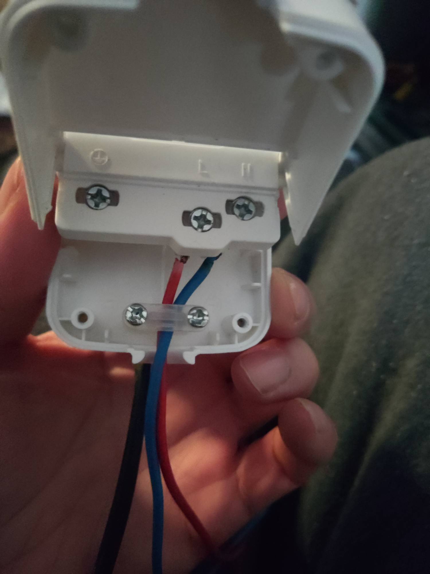 接这个线分零线火线吗，插上灯就灭了拔下来就亮了

73 / 作者:演技墨兰 / 