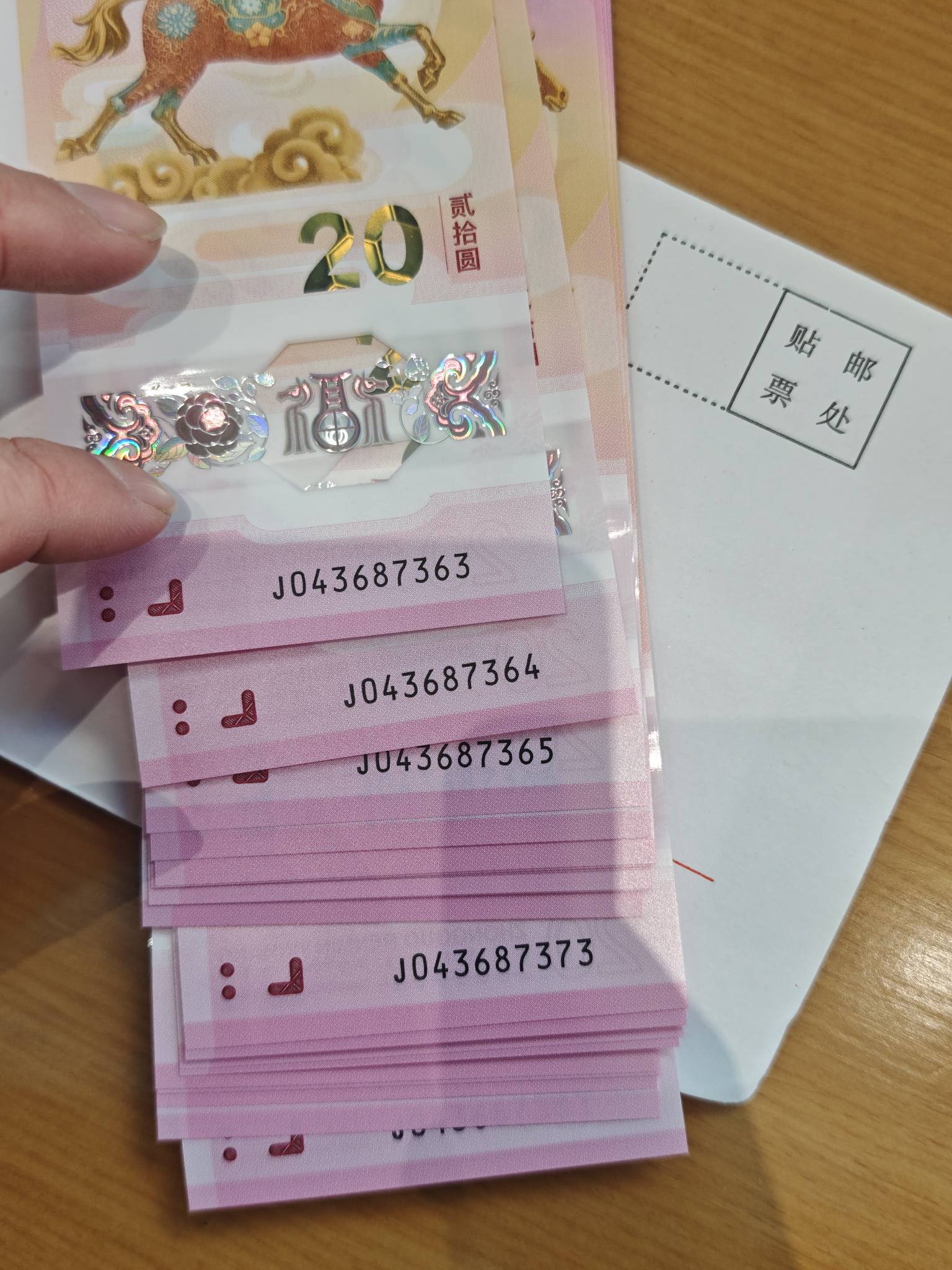 笑死了，加的好几个黄牛都在朋友圈骂娘，这号也没谁了，还是550收证，感觉不挣钱甚至15 / 作者:不爱吃饭的小胖 / 