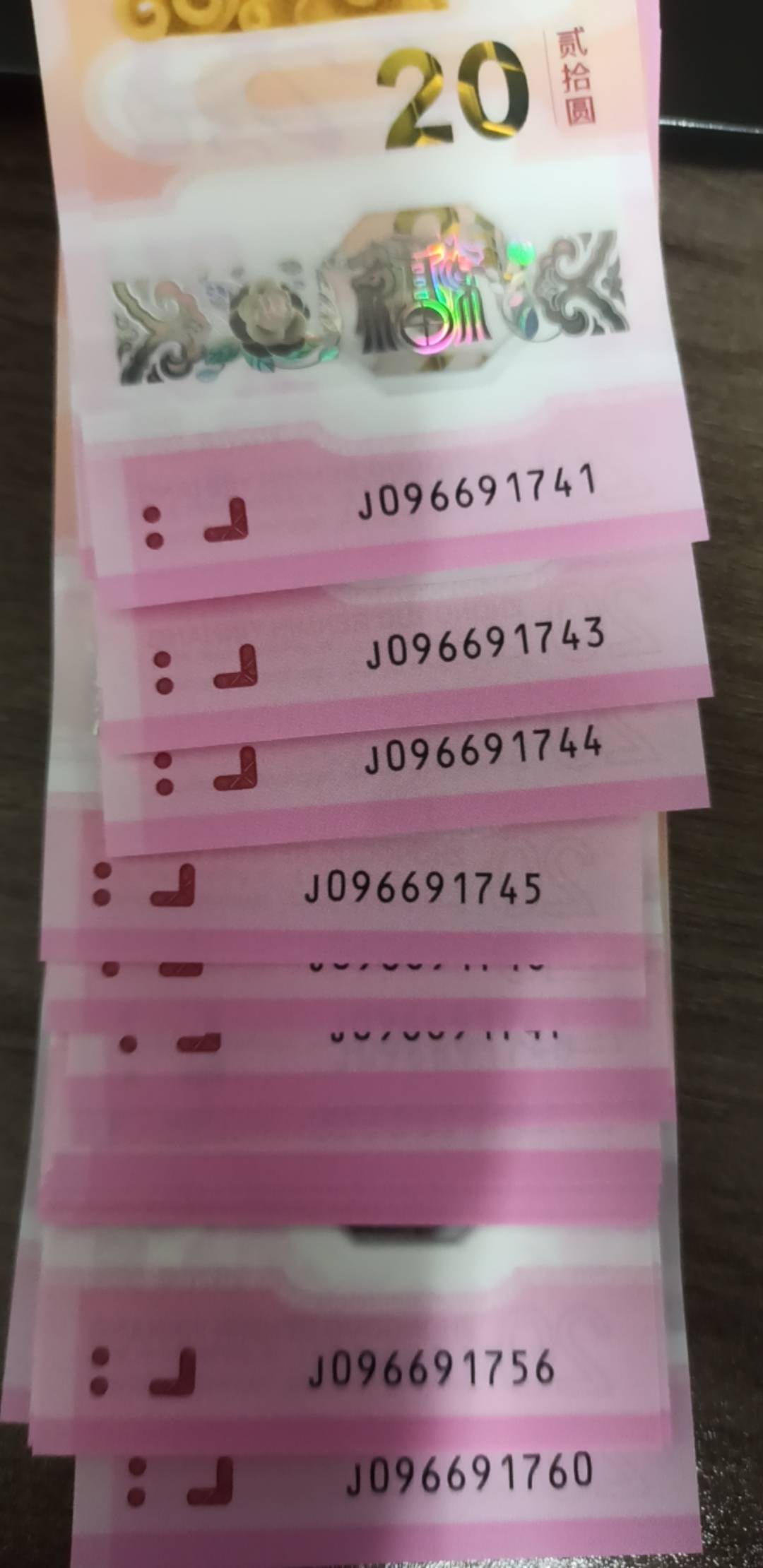 老哥们，这个值钱吗，问了一圈都是700左右

83 / 作者:天天撸毛 / 